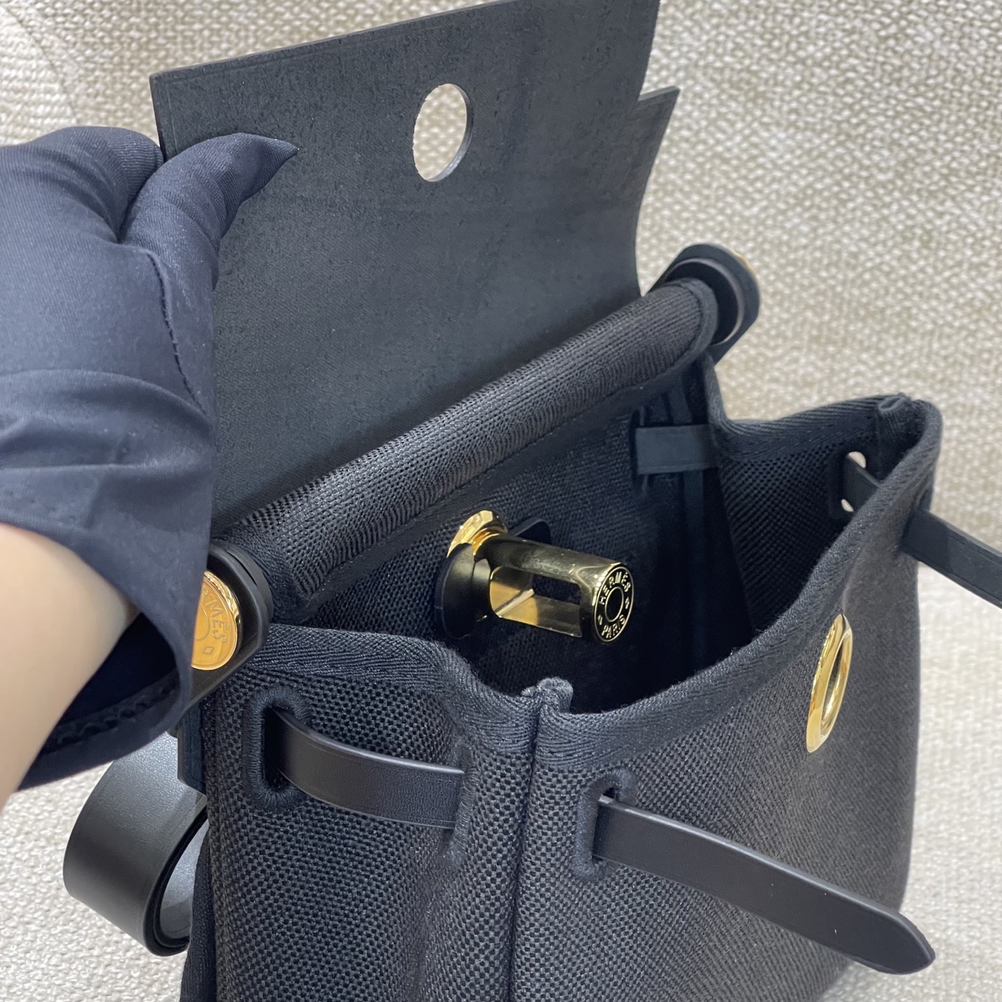 Hermès Model: mini herbag Color: Panda Black with Gold Hardware Dimensions: 20*17*7cm