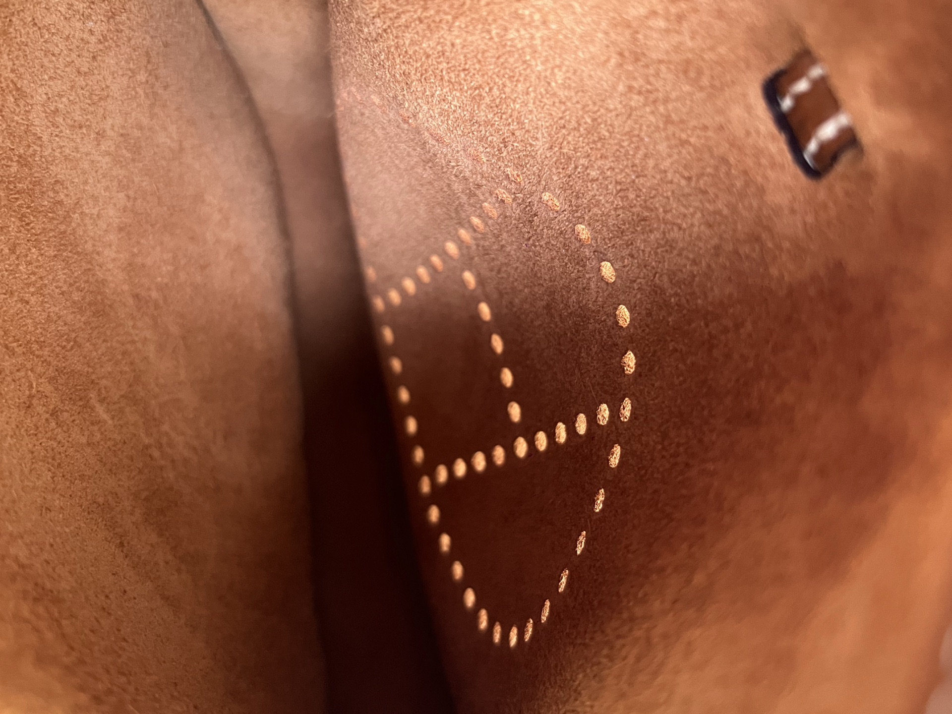 Hermès Model: Mini Evelyne Color: Golden Brown with Silver Buckle Dimensions: 16cm x 18cm x 5cm