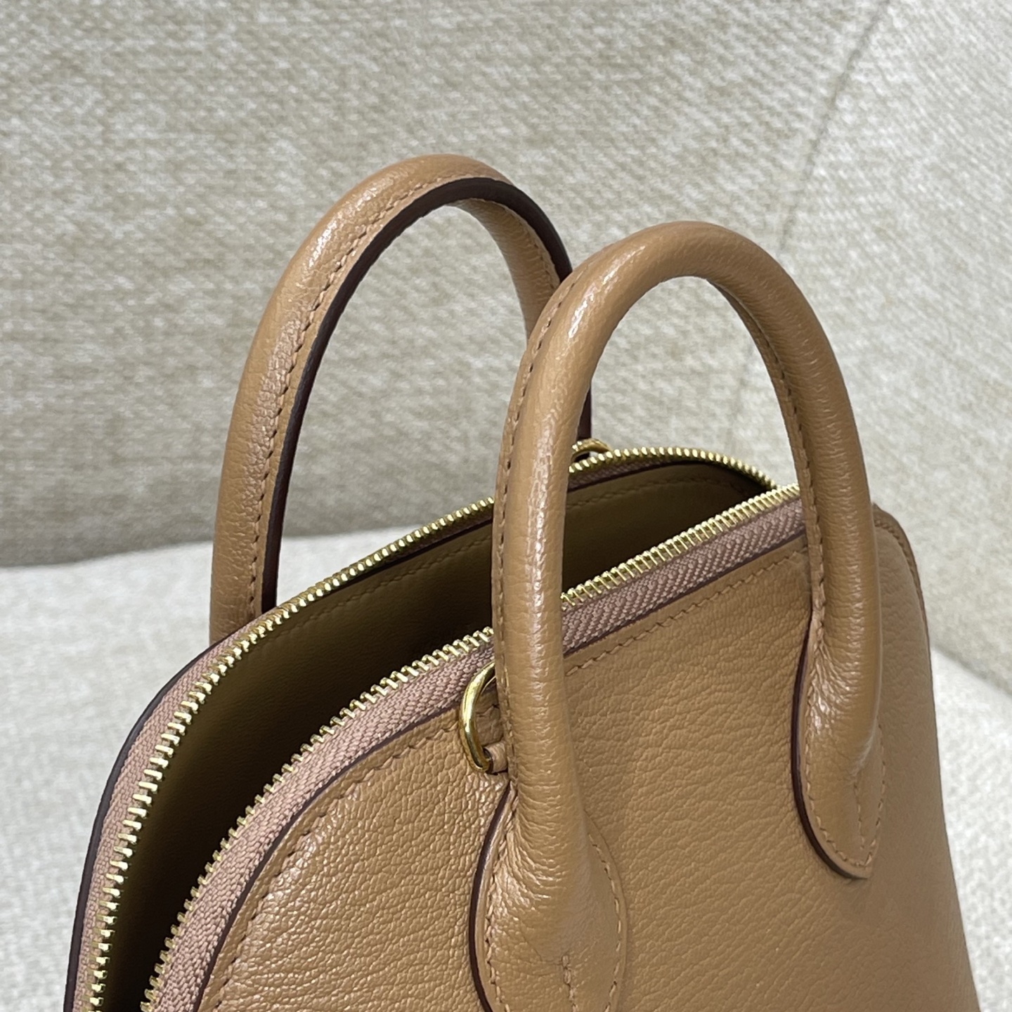 Hermès Model: Mini Bolide Color: Hazel Wood, Gold Dimensions: 18cm x 7cm x 20cm (including handle)