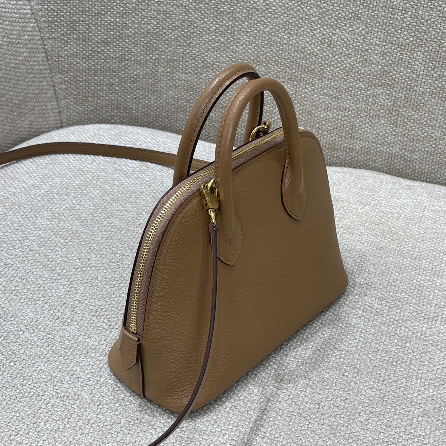 Hermès Model: Mini Bolide Color: Hazel Wood, Gold Dimensions: 18cm x 7cm x 20cm (including handle)