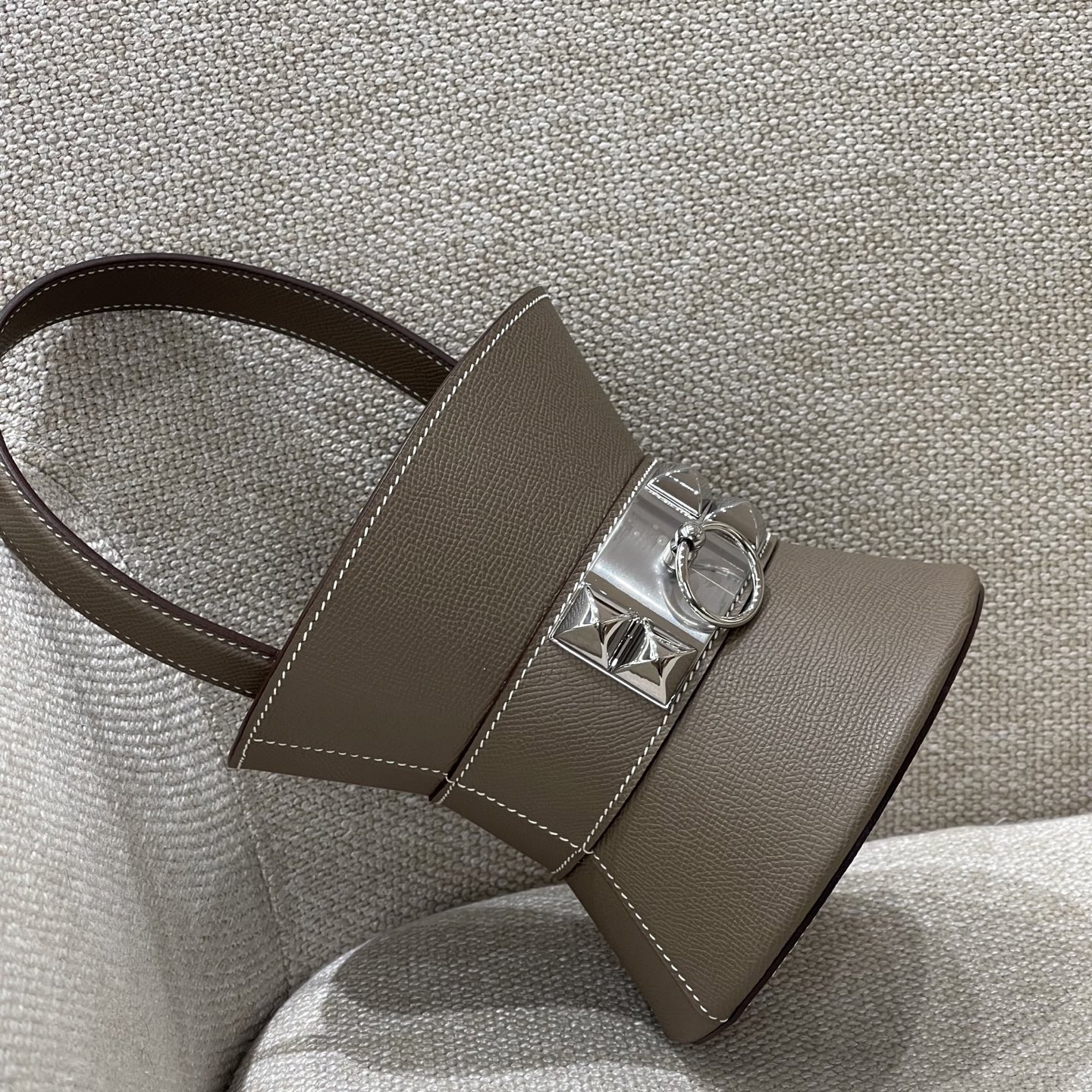 Hermès Model: mini Medor Color: Jaipur Pink with Silver Buckle Dimensions: 14.5cm x 15cm x 14.5cm