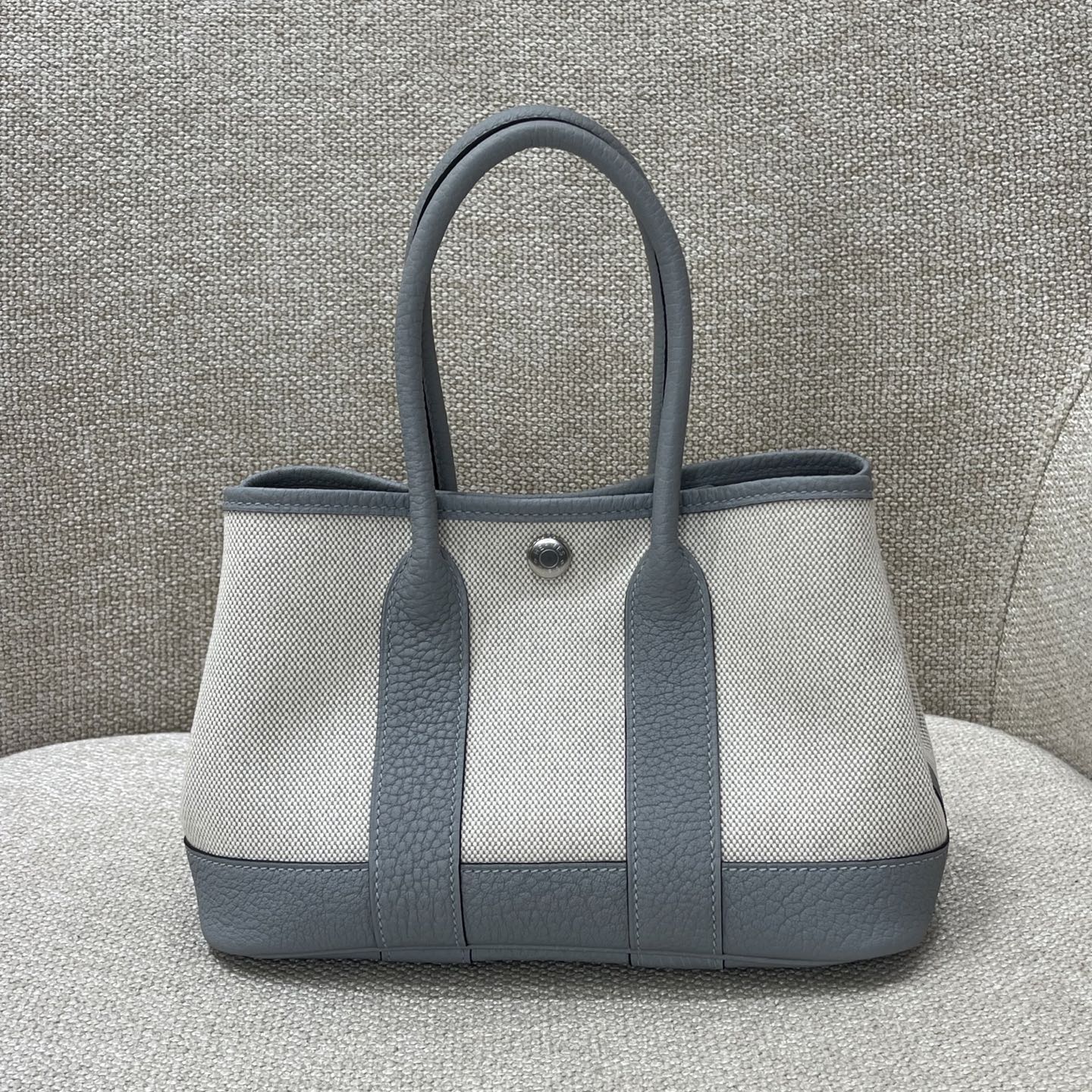 Hermès Model: mini Garden Party Color: Puppet Gray with Silver Hardware Dimensions: 23 x 16 x 10 cm