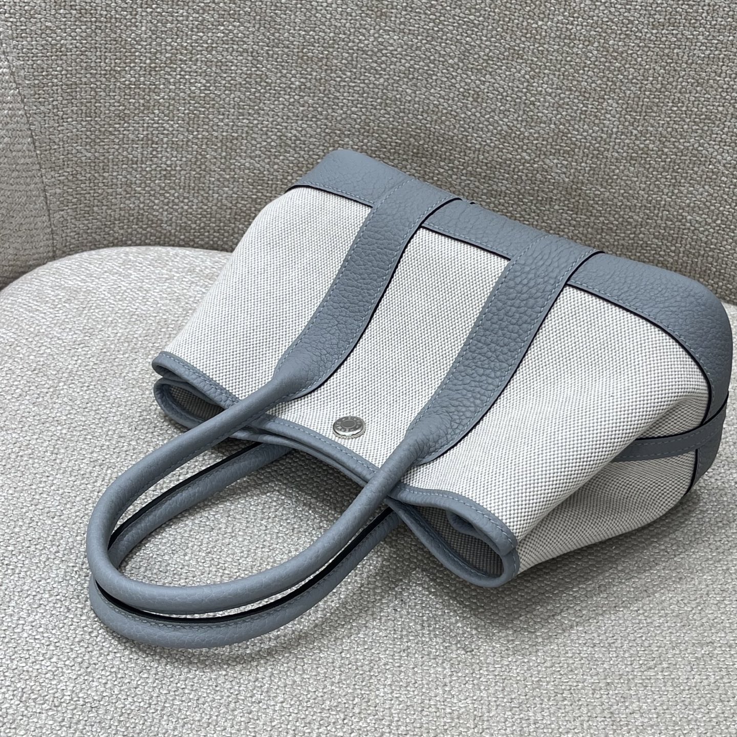 Hermès Model: mini Garden Party Color: Puppet Gray with Silver Hardware Dimensions: 23 x 16 x 10 cm