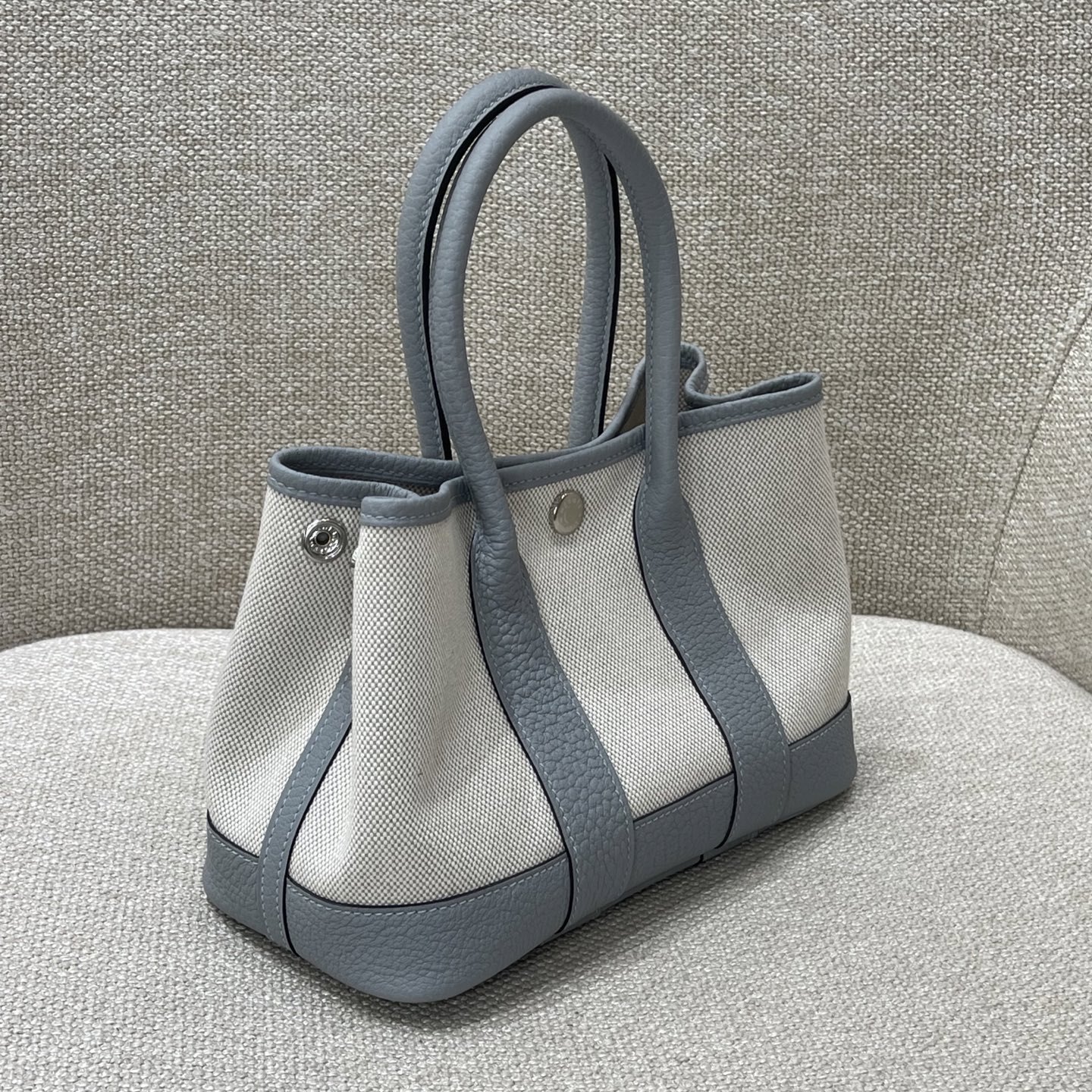 Hermès Model: mini Garden Party Color: Puppet Gray with Silver Hardware Dimensions: 23 x 16 x 10 cm