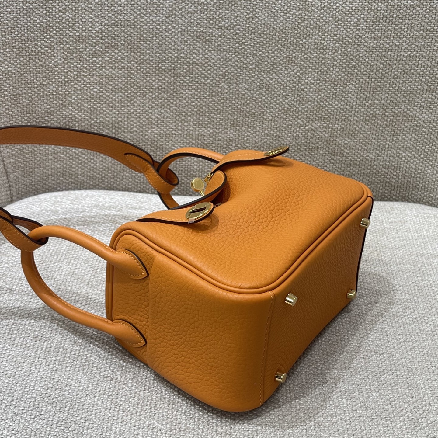 Hermès Model: Lindy mini Color: Hermès Orange with Gold Buckle Dimensions: 19cm x 12.5cm x 9cm
