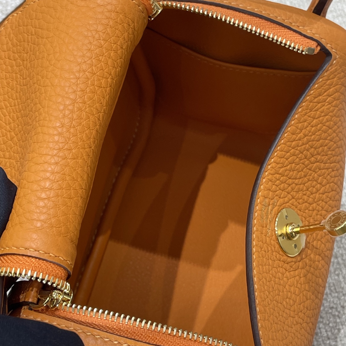 Hermès Model: Lindy mini Color: Hermès Orange with Gold Buckle Dimensions: 19cm x 12.5cm x 9cm