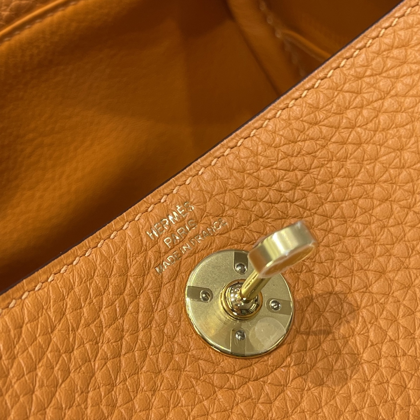 Hermès Model: Lindy mini Color: Hermès Orange with Gold Buckle Dimensions: 19cm x 12.5cm x 9cm