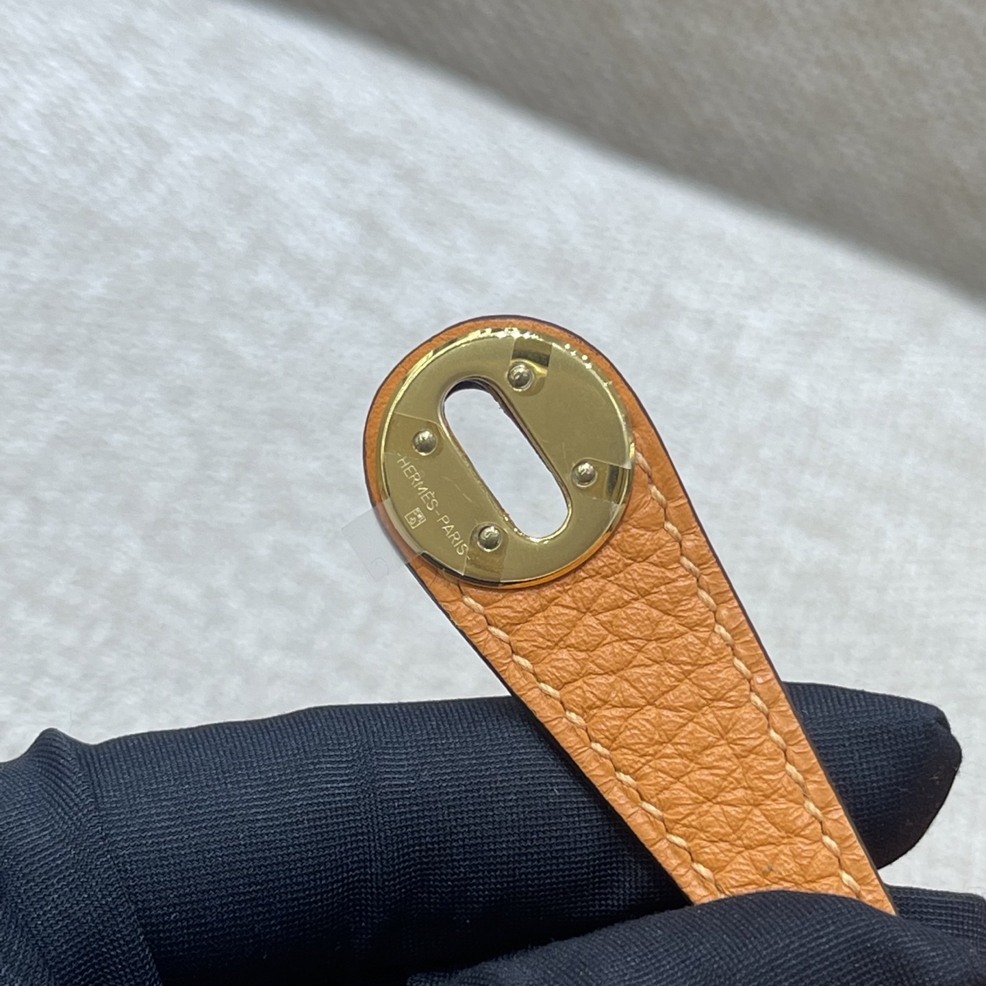 Hermès Model: Lindy mini Color: Hermès Orange with Gold Buckle Dimensions: 19cm x 12.5cm x 9cm