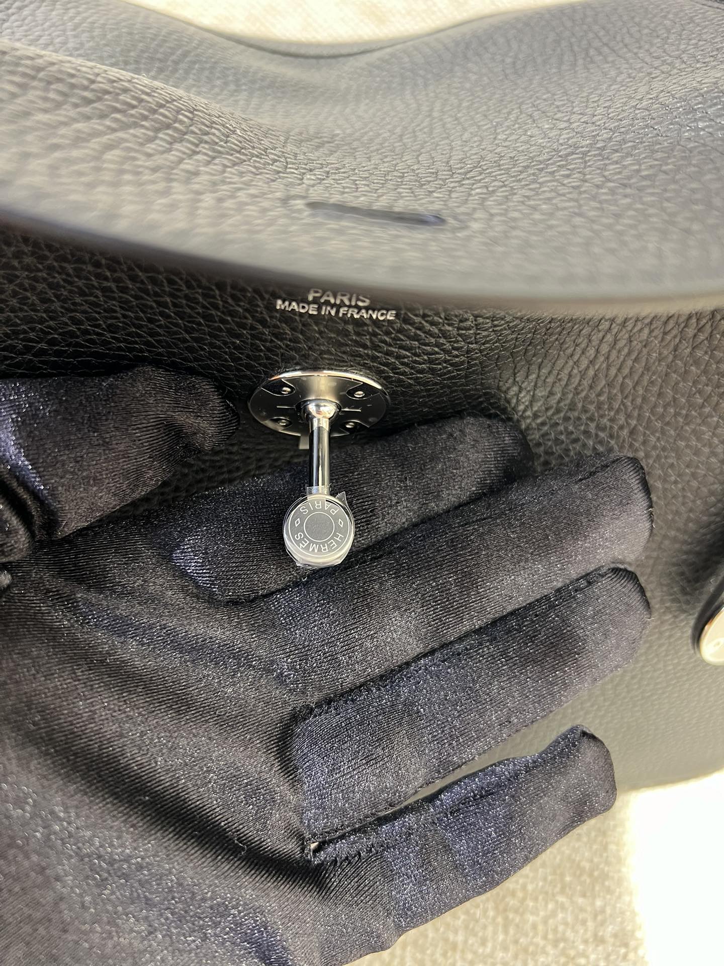 Hermès Model: Lindy 26 Color: 87 Black with Silver Hardware Dimensions: 30cm x 19cm x 16cm