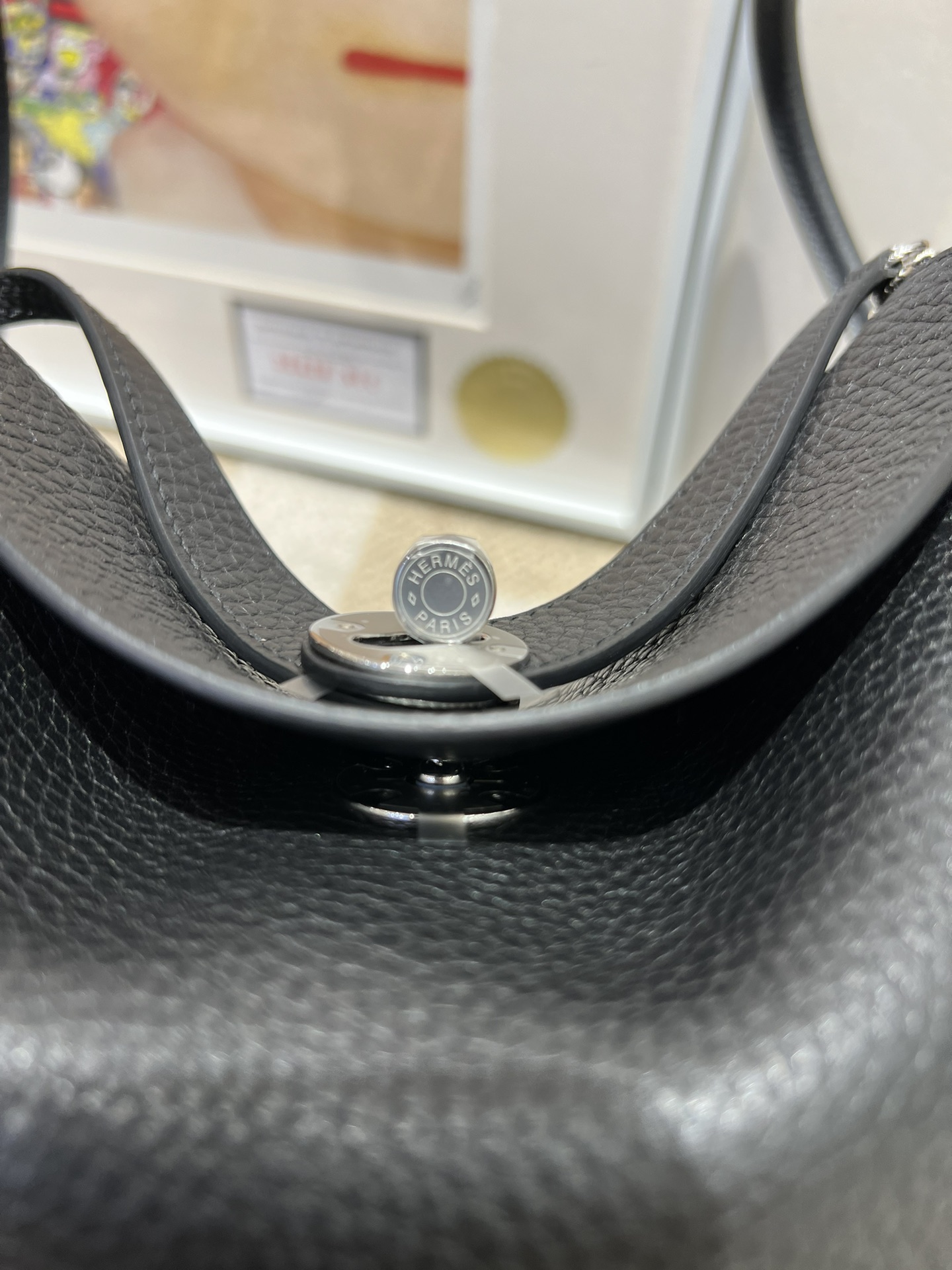 Hermès Model: Lindy 26 Color: 87 Black with Silver Hardware Dimensions: 30cm x 19cm x 16cm