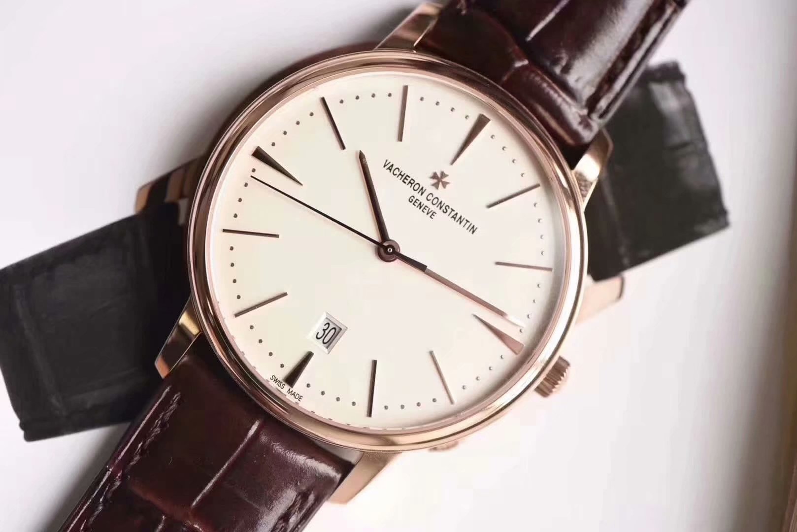 Vacheron Constantin Traditionnelle Collection 81530 40mm×9mm｜Caliber 9015 Modified to 2450 Movement 18K Gold Plated Rotor Double-sided Sapphire Crystal (Anti-reflective Coating) Double-layer Italian Calfskin Strap Maltese Cross Buckle Sealed Case Back/Sap