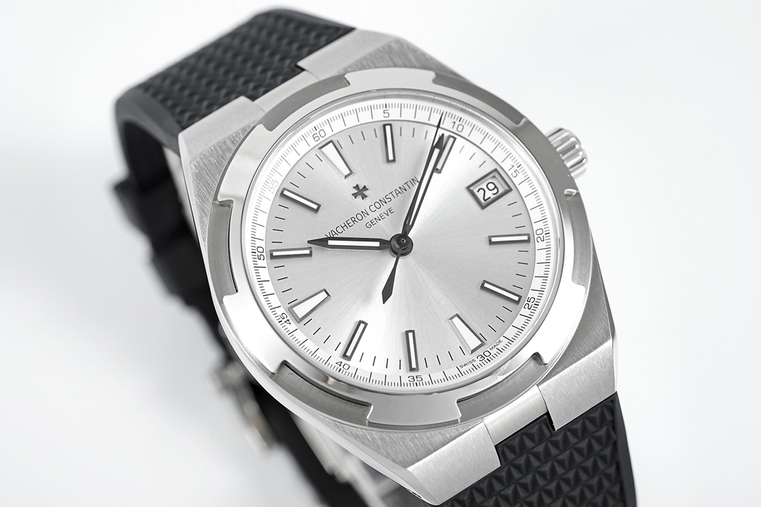 Vacheron Constantin Overseas Collection 41mm｜8F Production Stainless Steel Case Sapphire Crystal Crystal/Case Back Caliber 5100 Automatic Movement (28,800 Vibrations per Hour) Stainless Steel Buckle 150m Water Resistance Interchangeable Strap System (Stee