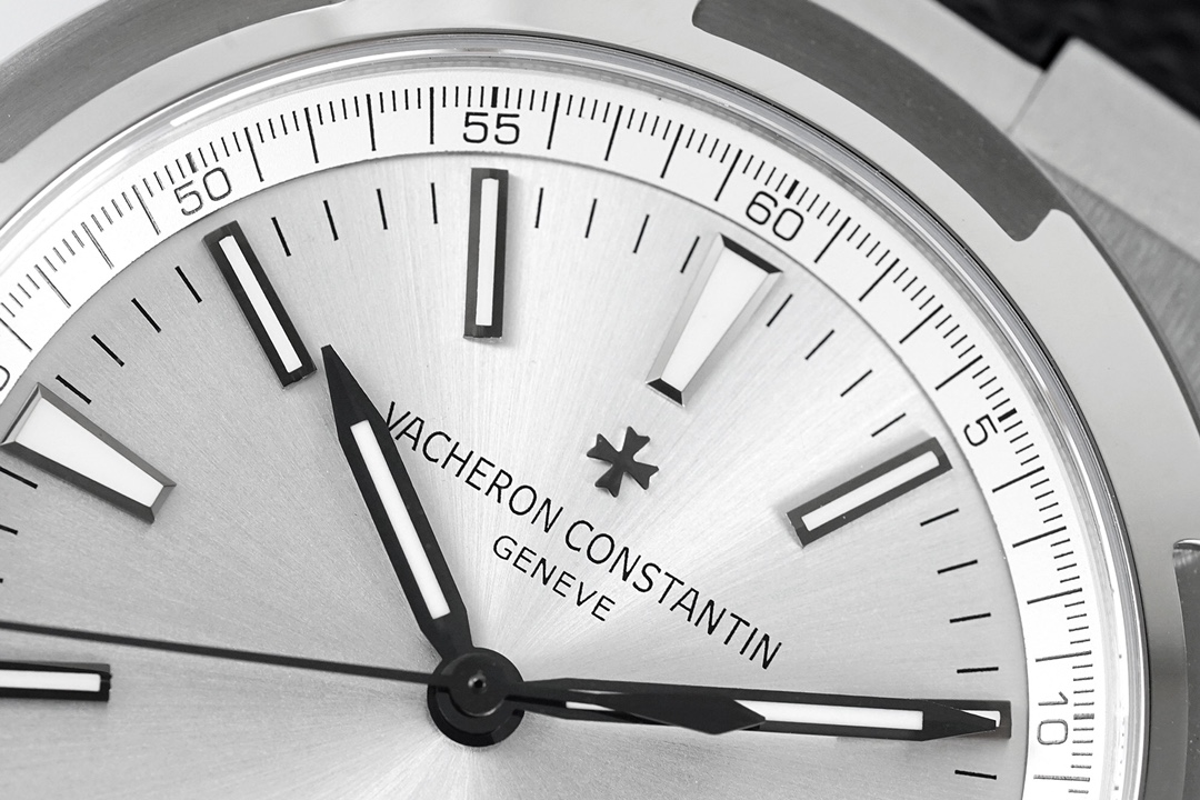 Vacheron Constantin Overseas Collection 41mm｜8F Production Stainless Steel Case Sapphire Crystal Crystal/Case Back Caliber 5100 Automatic Movement (28,800 Vibrations per Hour) Stainless Steel Buckle 150m Water Resistance Interchangeable Strap System (Stee
