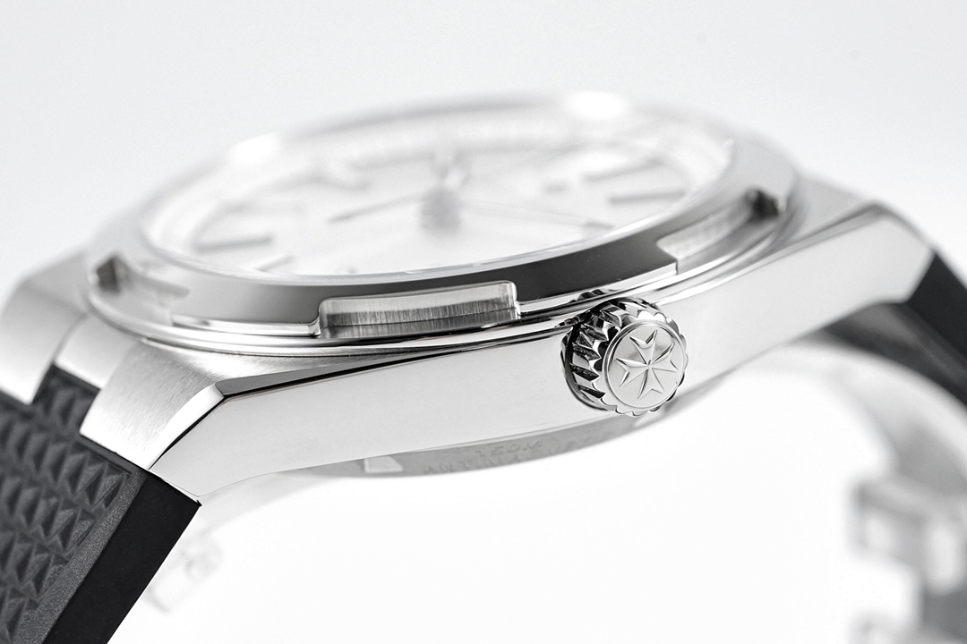 Vacheron Constantin Overseas Collection 41mm｜8F Production Stainless Steel Case Sapphire Crystal Crystal/Case Back Caliber 5100 Automatic Movement (28,800 Vibrations per Hour) Stainless Steel Buckle 150m Water Resistance Interchangeable Strap System (Stee