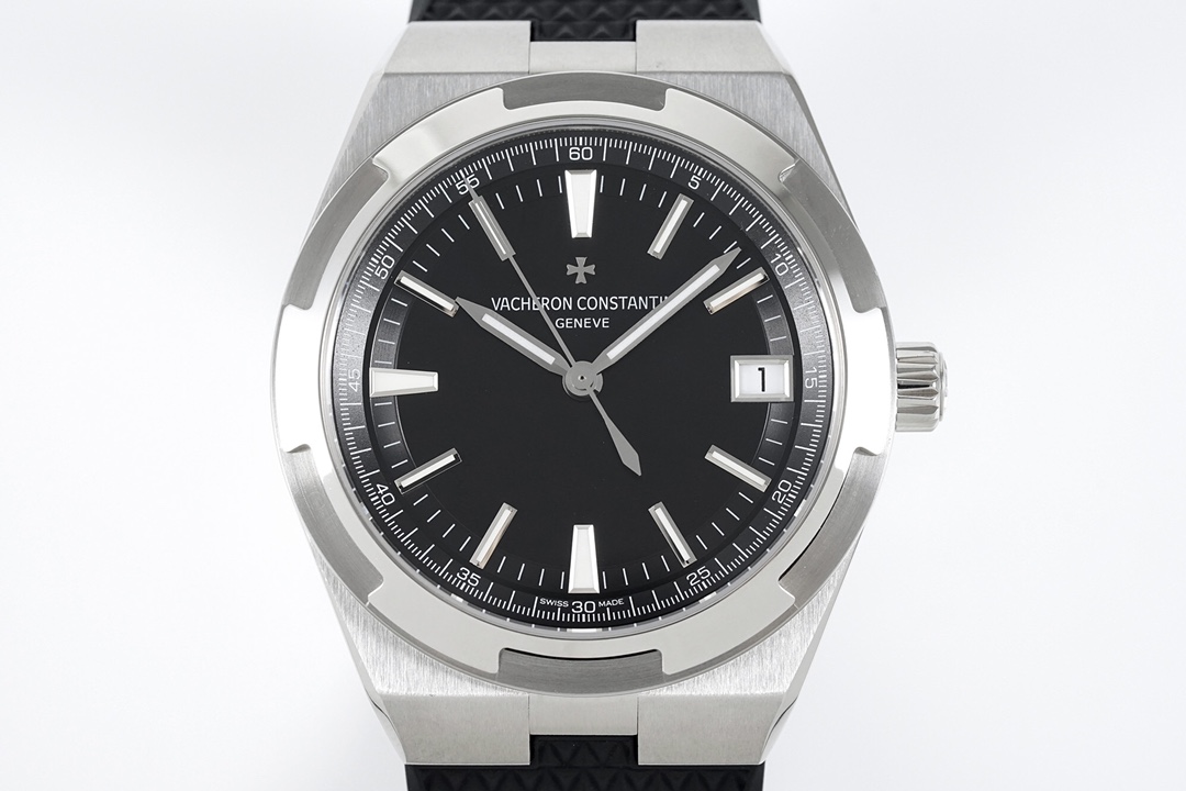 Vacheron Constantin Overseas Collection 41mm｜8F Production Stainless Steel Case Sapphire Crystal (Dial & Case Back) Caliber 5100 Automatic Movement (28,800 Vibrations per Hour) Stainless Steel Buckle 150m Water Resistance Interchangeable Strap System (Ste