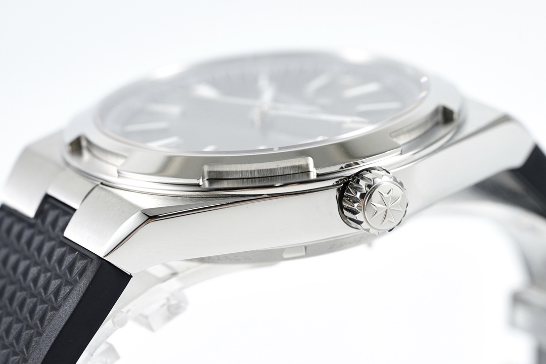 Vacheron Constantin Overseas Collection 41mm｜8F Production Stainless Steel Case Sapphire Crystal (Dial & Case Back) Caliber 5100 Automatic Movement (28,800 Vibrations per Hour) Stainless Steel Buckle 150m Water Resistance Interchangeable Strap System (Ste