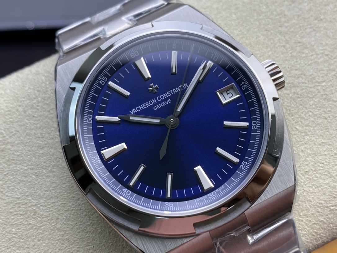 Vacheron Constantin Overseas Collection 41mm｜8F Upgrade V3 Version Stainless Steel Case Sapphire Crystal (Dial & Case Back) Caliber 5100 Automatic Movement (28,800 Vibrations per Hour) Stainless Steel Buckle 150m Water Resistance Interchangeable Strap Sys