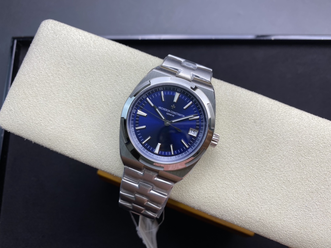 Vacheron Constantin Overseas Collection 41mm｜8F Upgrade V3 Version Stainless Steel Case Sapphire Crystal (Dial & Case Back) Caliber 5100 Automatic Movement (28,800 Vibrations per Hour) Stainless Steel Buckle 150m Water Resistance Interchangeable Strap Sys