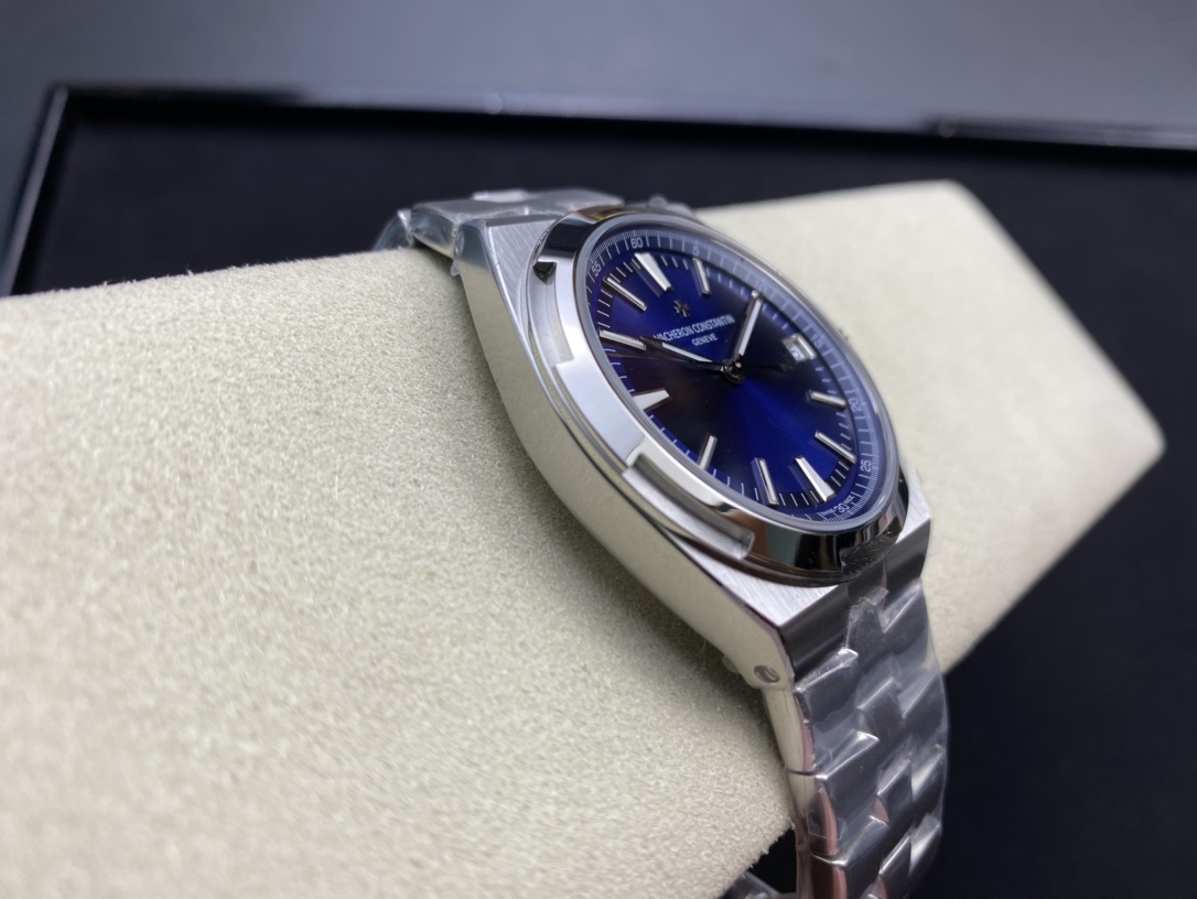 Vacheron Constantin Overseas Collection 41mm｜8F Upgrade V3 Version Stainless Steel Case Sapphire Crystal (Dial & Case Back) Caliber 5100 Automatic Movement (28,800 Vibrations per Hour) Stainless Steel Buckle 150m Water Resistance Interchangeable Strap Sys