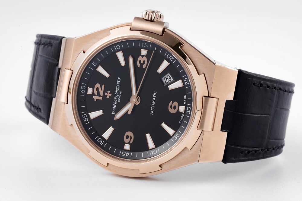 Vacheron Constantin Overseas Collection 42mm×9.7mm｜8F Production Stainless Steel Case Three-Hand Date Dial Imported Movement Case Back Etching Craft (Engraved with Sailboat Pattern) Steel/Leather/Rubber Strap Optional Sapphire Crystal