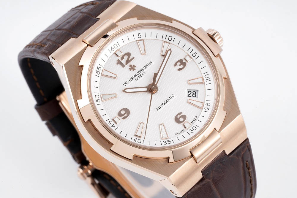 Vacheron Constantin Overseas Collection 42mm×9.7mm｜8F Production Stainless Steel Case Three-Hand Date Dial Imported Movement Case Back Etching Craft (Engraved with Sailboat Pattern) Steel/Leather/Rubber Strap Optional Sapphire Crystal