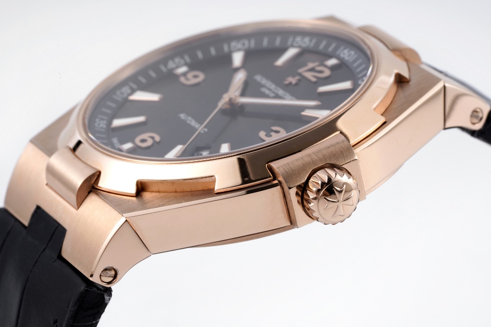 Vacheron Constantin Overseas Collection 42mm×9.7mm｜8F Production Stainless Steel Case Three-Hand Date Dial Imported Movement Case Back Etching Craft (Engraved with Sailboat Pattern) Steel/Leather/Rubber Strap Optional Sapphire Crystal