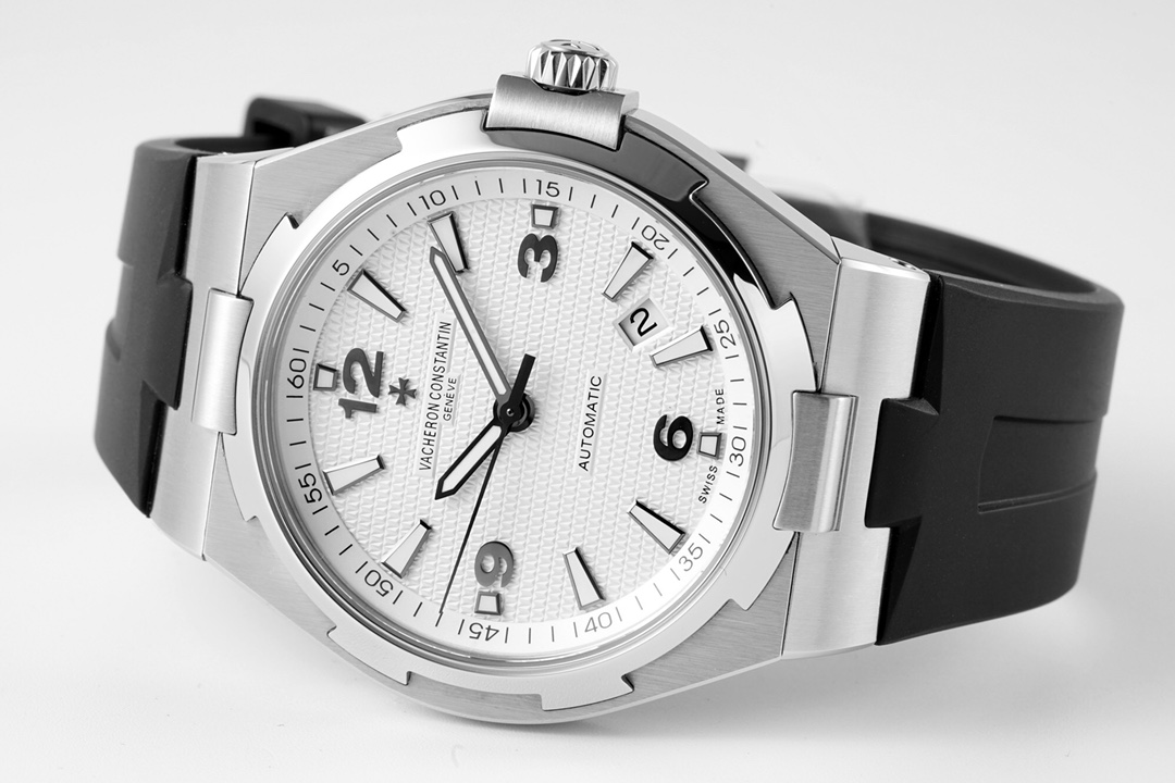 Vacheron Constantin Overseas Collection 42mm×9.7mm｜Imported Movement Stainless Steel Case Three-Hand Date Dial Case Back Etching Craft (Engraved with Sailboat Pattern) Steel/Leather/Rubber Strap Optional Sapphire Crystal