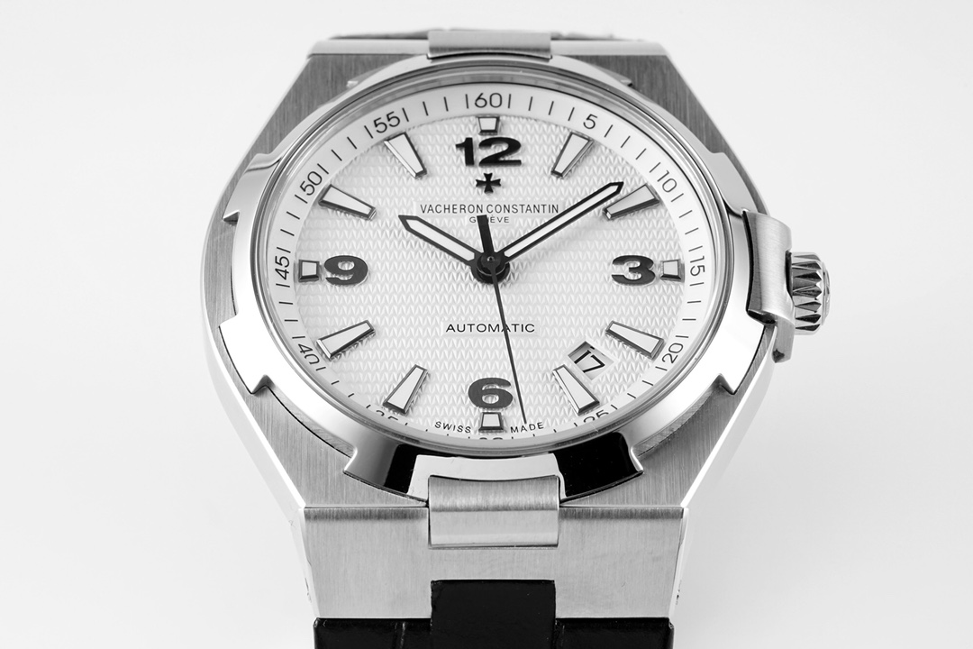 Vacheron Constantin Overseas Collection 42mm×9.7mm｜Imported Movement Stainless Steel Case Three-Hand Date Dial Case Back Etching Craft (Engraved with Sailboat Pattern) Steel/Leather/Rubber Strap Optional Sapphire Crystal