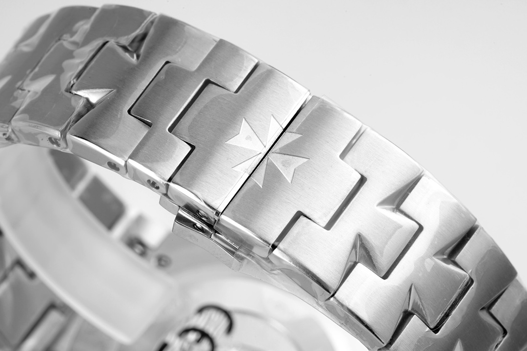 Vacheron Constantin Overseas Collection 42mm×9.7mm｜Imported Movement Stainless Steel Case Three-Hand Date Dial Case Back Etching Craft (Engraved with Sailboat Pattern) Steel/Leather/Rubber Strap Optional Sapphire Crystal