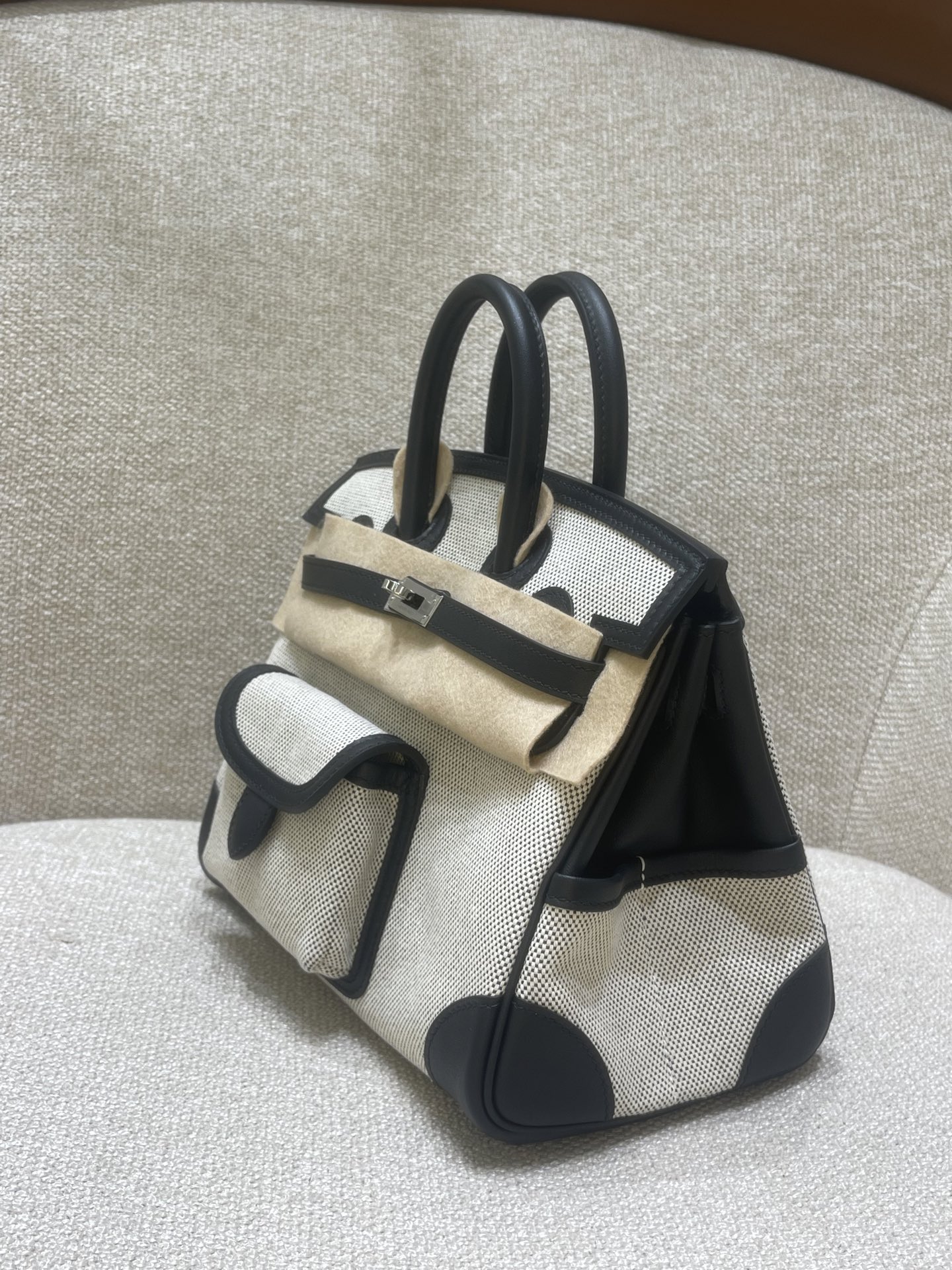 Hermès Model: Birkin 25 Color: Panda with Silver Hardware Dimensions: 25cm x 20cm x 13cm