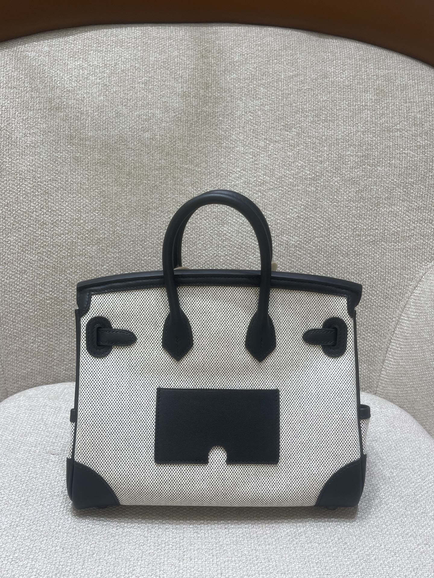 Hermès Model: Birkin 25 Color: Panda with Silver Hardware Dimensions: 25cm x 20cm x 13cm