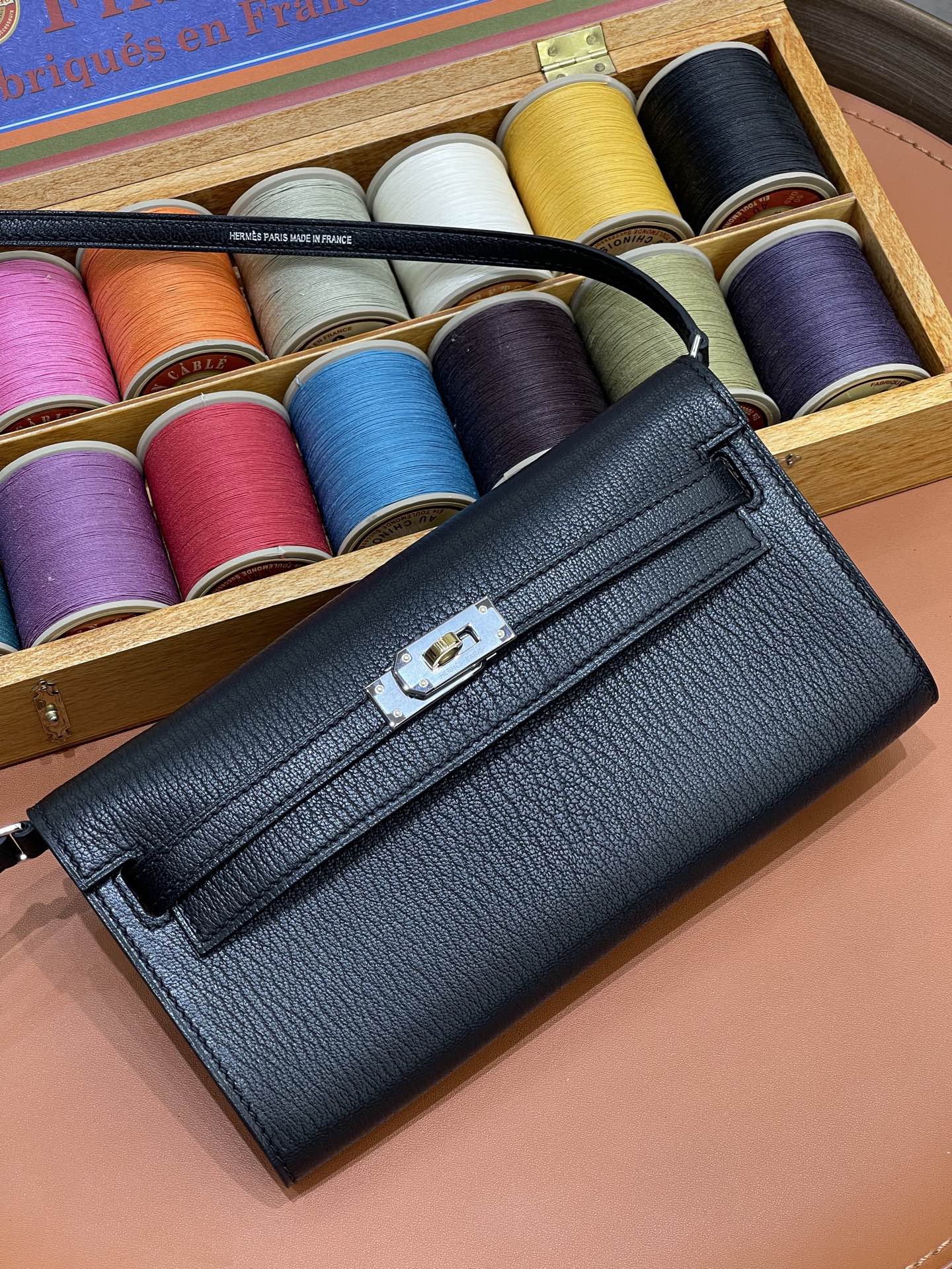 Hermès Model: Kelly ToGo Color: Black with silver hardware Dimensions: 20cm x 11cm x 2cm