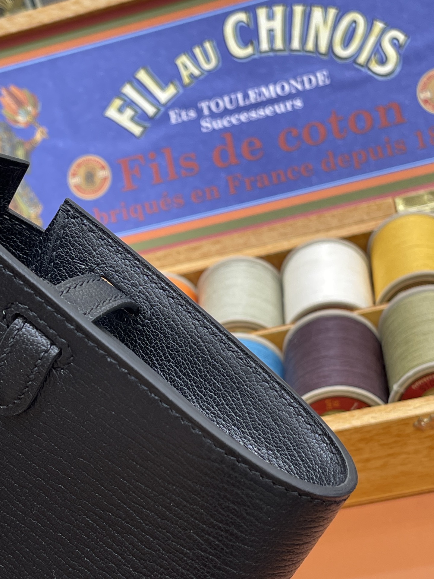 Hermès Model: Kelly ToGo Color: Black with silver hardware Dimensions: 20cm x 11cm x 2cm