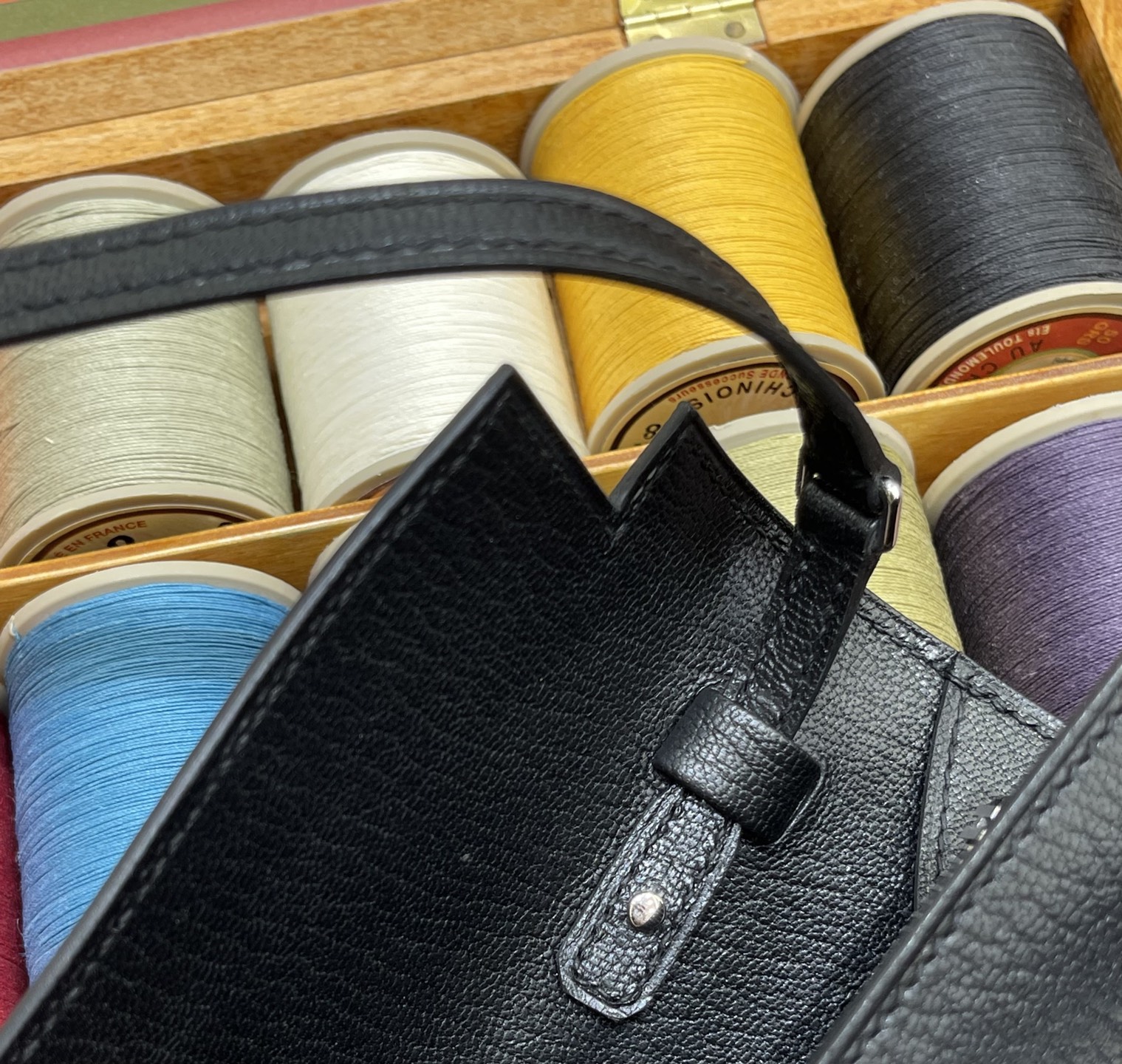 Hermès Model: Kelly ToGo Color: Black with silver hardware Dimensions: 20cm x 11cm x 2cm