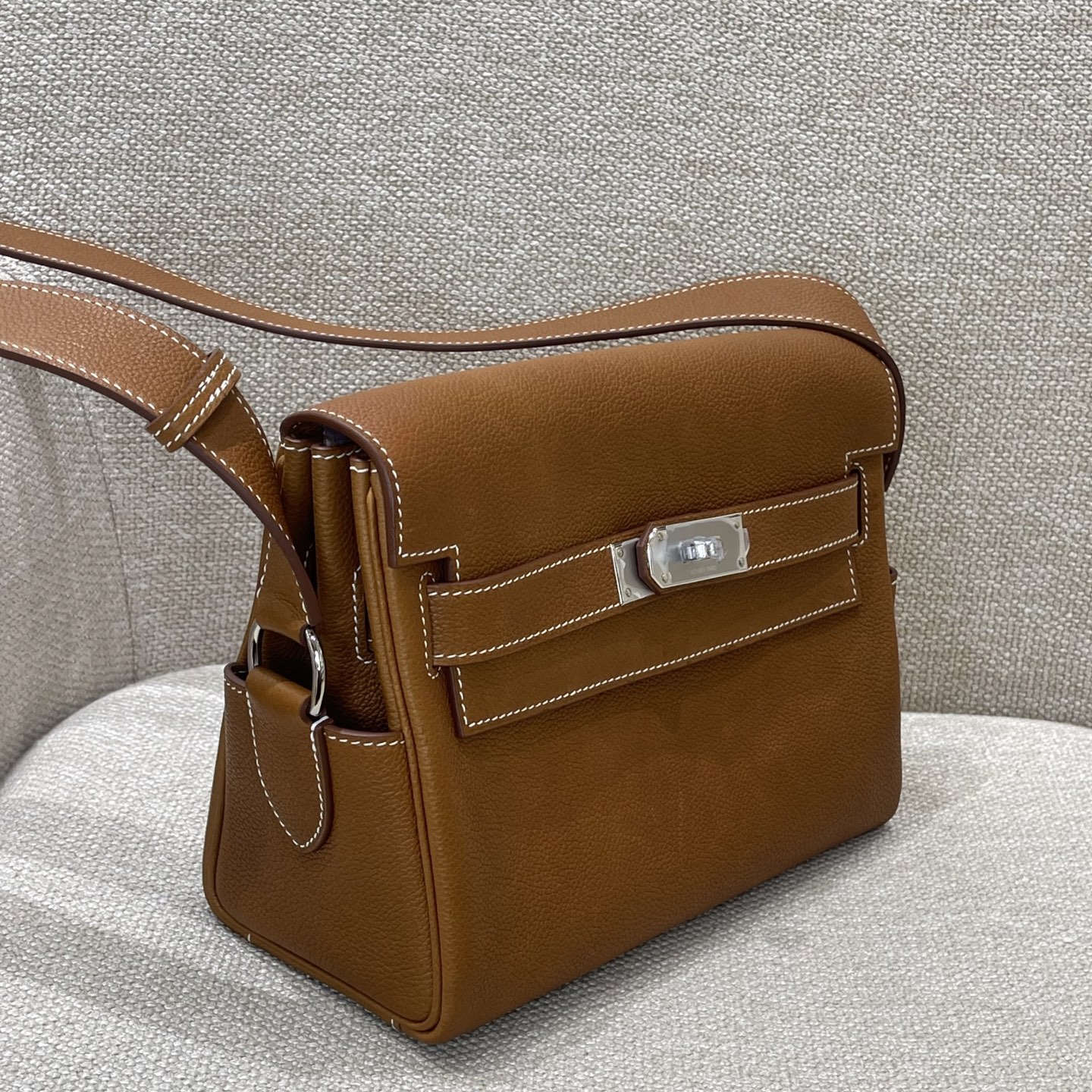 Hermès Model: Kelly 34 Messenger Color: Golden Brown with Silver Hardware Dimensions: 27cm x 10cm x 19cm