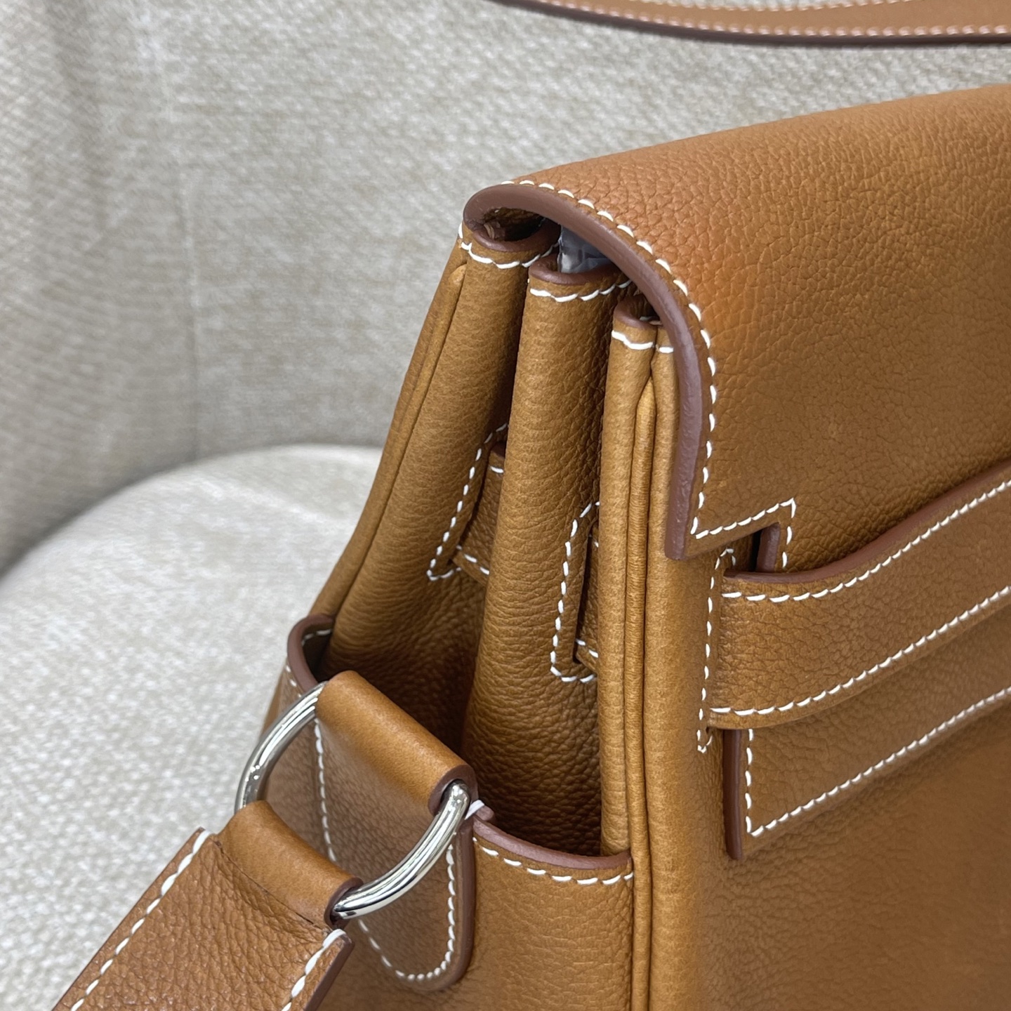 Hermès Model: Kelly 34 Messenger Color: Golden Brown with Silver Hardware Dimensions: 27cm x 10cm x 19cm