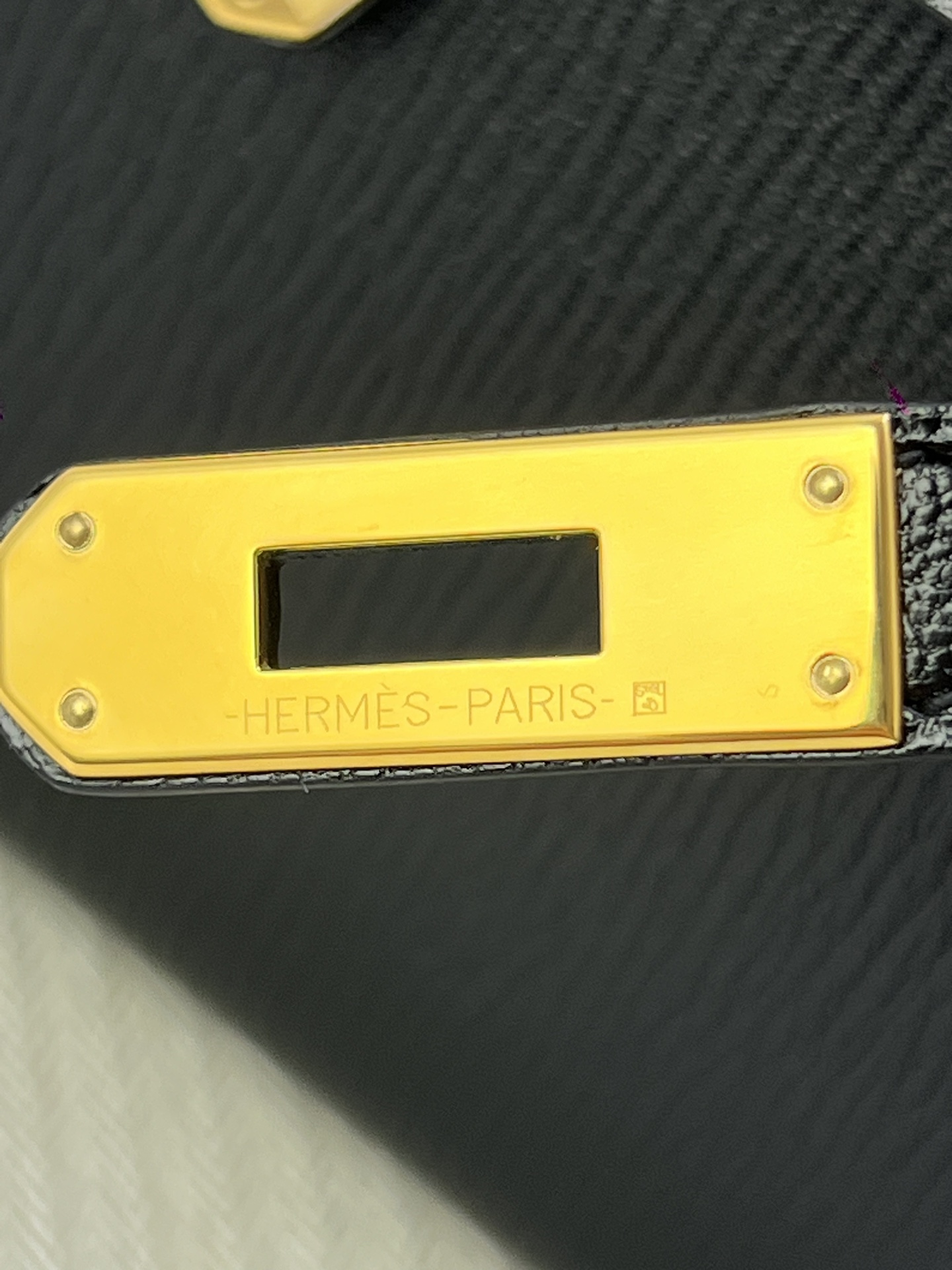 Hermès Model: Kelly Elan Color: Black with gold hardware Dimensions: 27.5cm x 15cm x 5cm