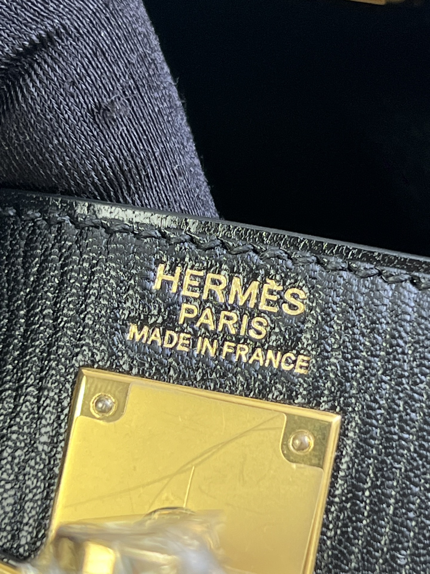 Hermès Model: Kelly Elan Color: Black with gold hardware Dimensions: 27.5cm x 15cm x 5cm