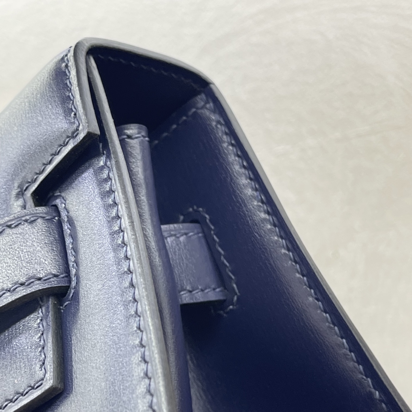 Hermès Model: Keely32 Color: Midnight Blue with Silver Buckle Dimensions: 32 × 23 × 11 cm (including handle)