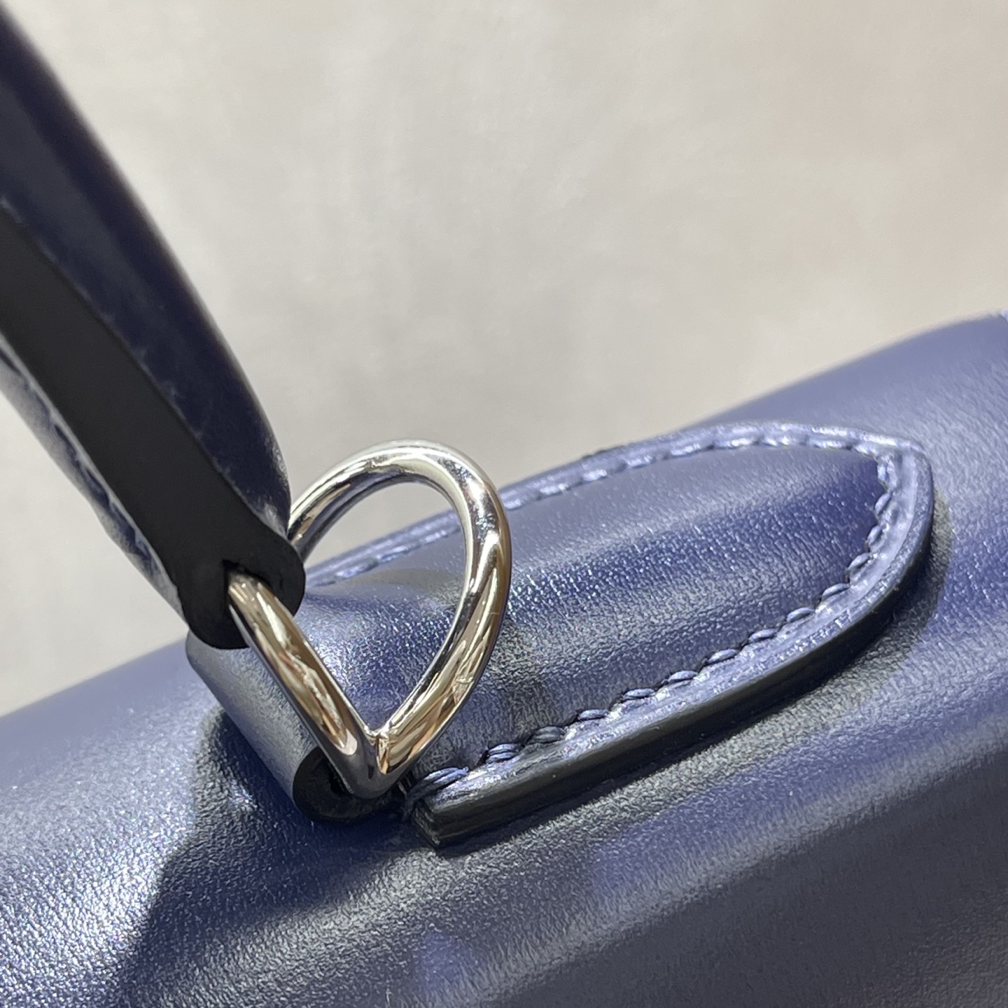 Hermès Model: Keely32 Color: Midnight Blue with Silver Buckle Dimensions: 32 × 23 × 11 cm (including handle)