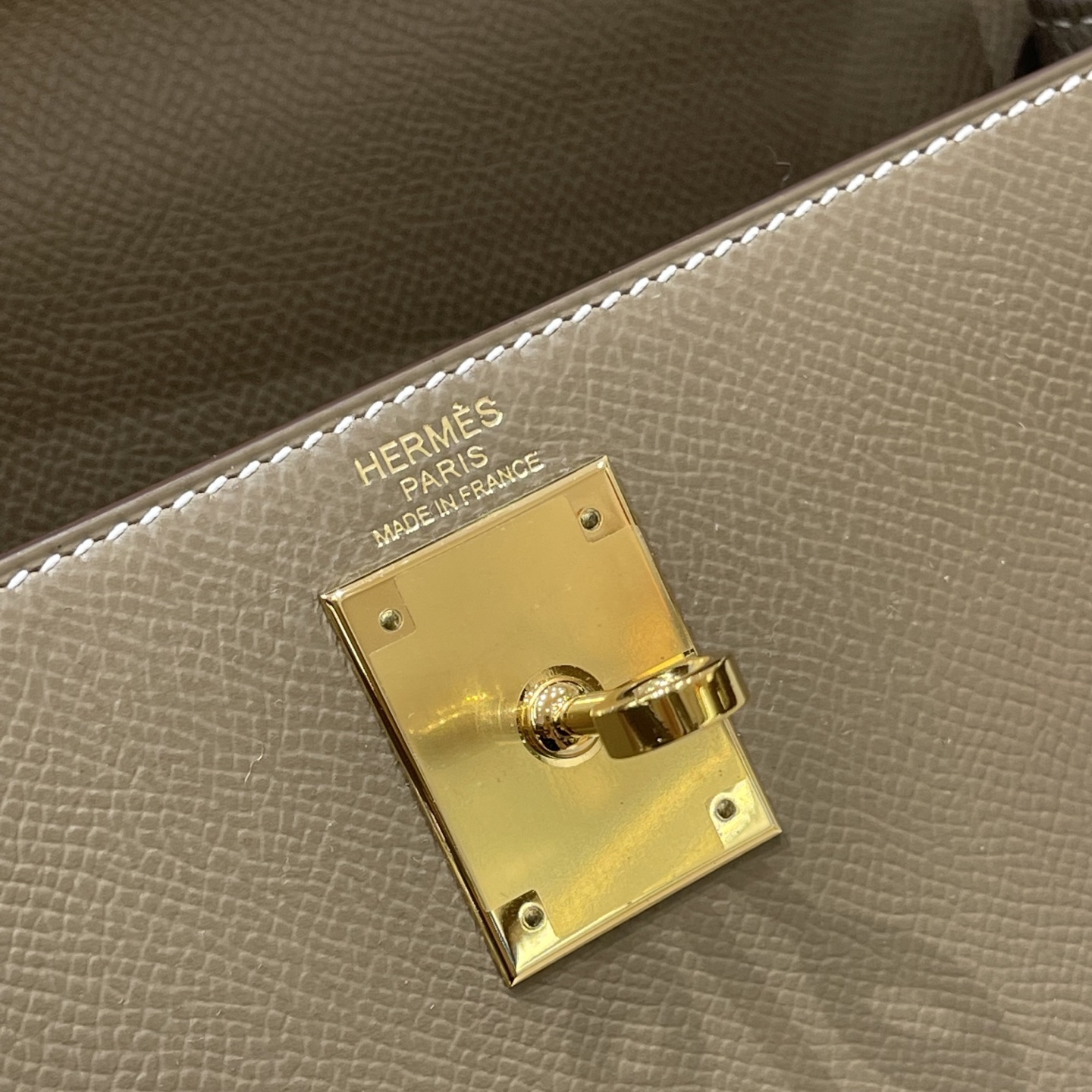 Hermès Model: Kelly 28 (Exterior Stitching) Color: Elephant Gray with Gold Hardware Dimensions: 28cm x 22cm x 10cm (including handles)