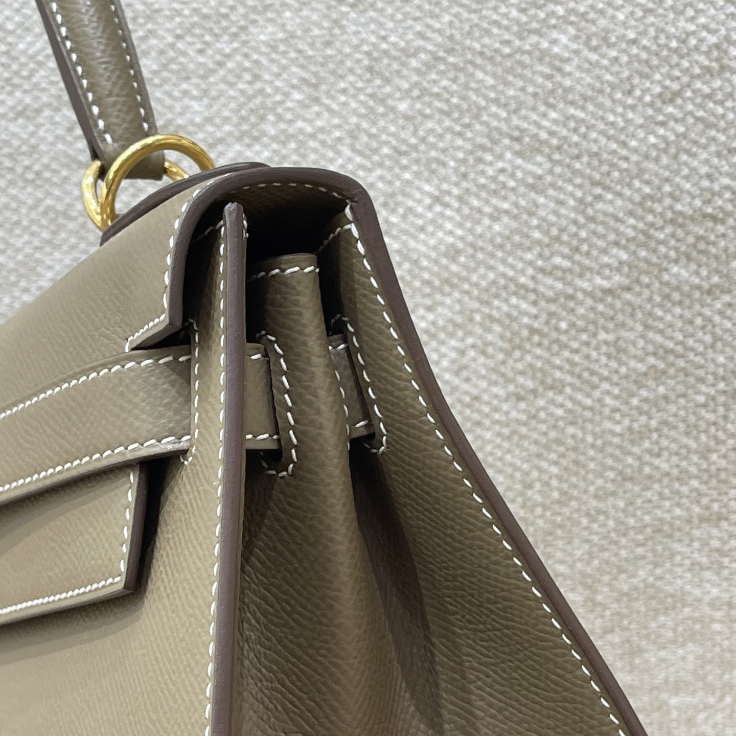 Hermès Model: Kelly 28 (Exterior Stitching) Color: Elephant Gray with Gold Hardware Dimensions: 28cm x 22cm x 10cm (including handles)