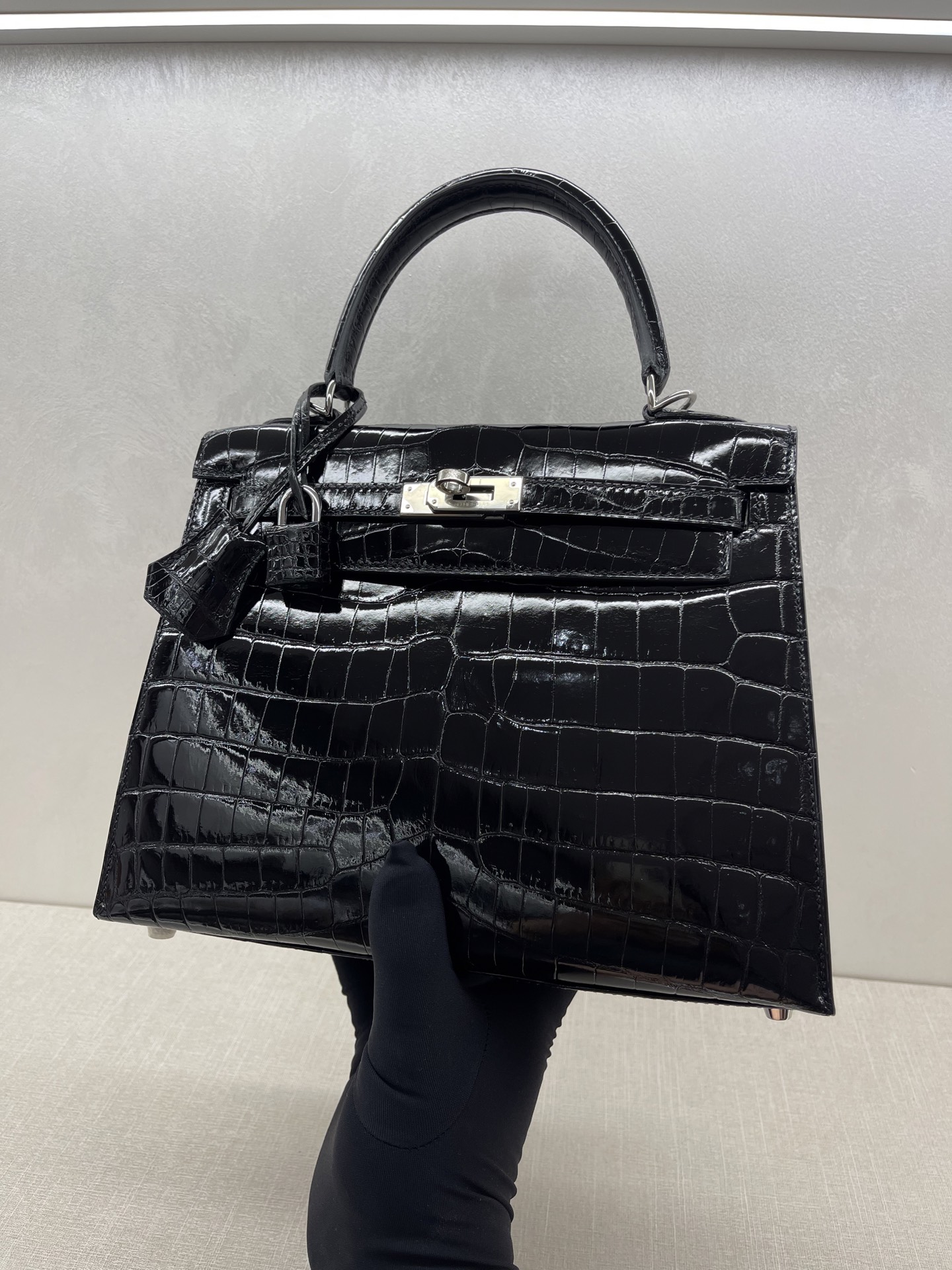Hermès Model: Kelly 25 (Exterior Stitching) Color: Black with Silver Hardware Dimensions: 25cm x 9.5cm x 27cm (including handles)
