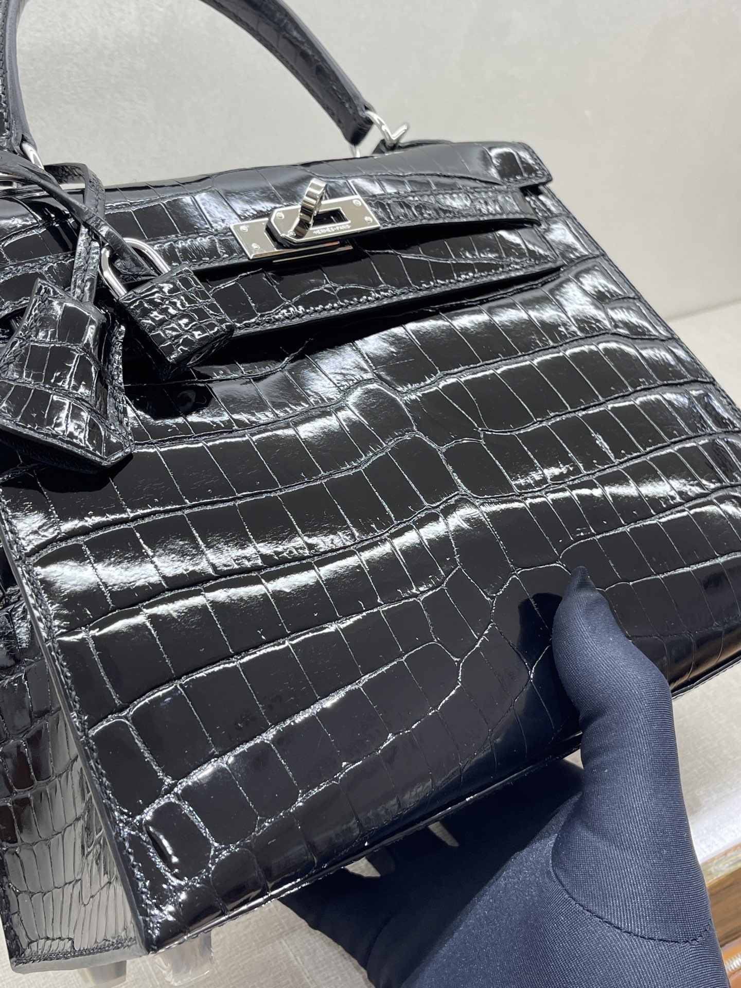 Hermès Model: Kelly 25 (Exterior Stitching) Color: Black with Silver Hardware Dimensions: 25cm x 9.5cm x 27cm (including handles)