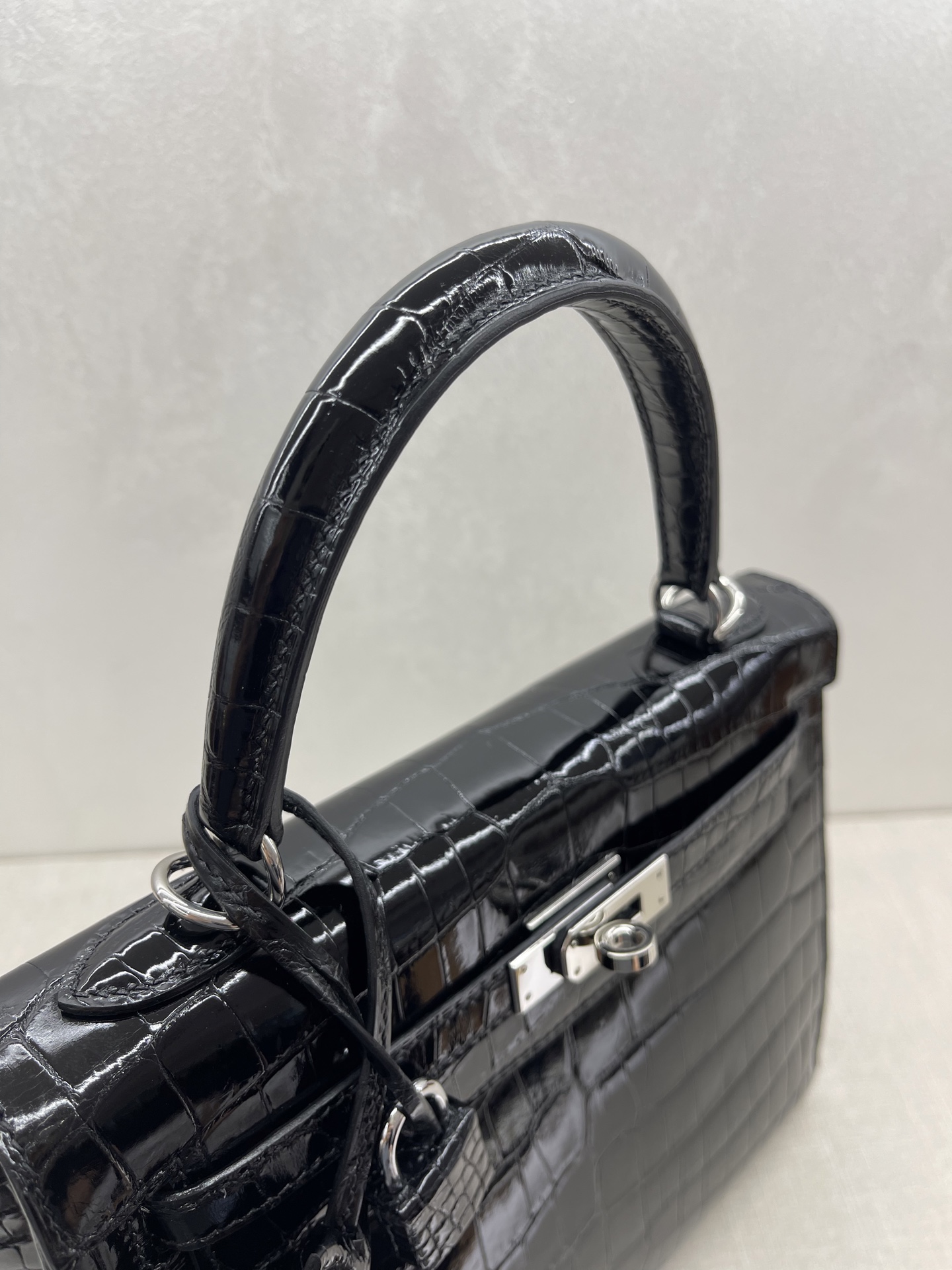 Hermès Model: Kelly 25 (Exterior Stitching) Color: Black with Silver Hardware Dimensions: 25cm x 9.5cm x 27cm (including handles)