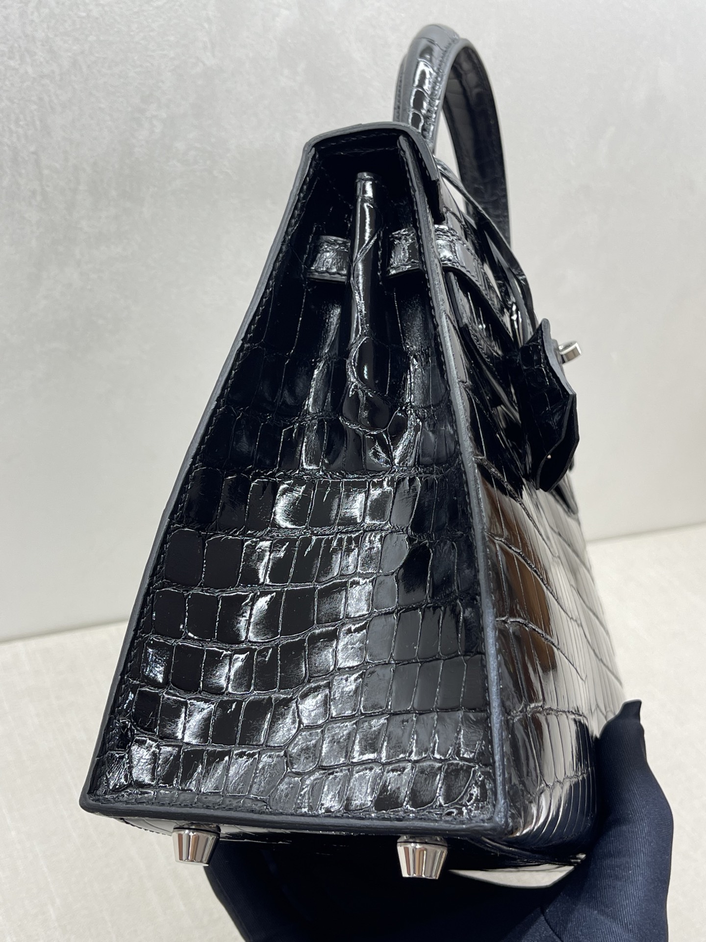 Hermès Model: Kelly 25 (Exterior Stitching) Color: Black with Silver Hardware Dimensions: 25cm x 9.5cm x 27cm (including handles)