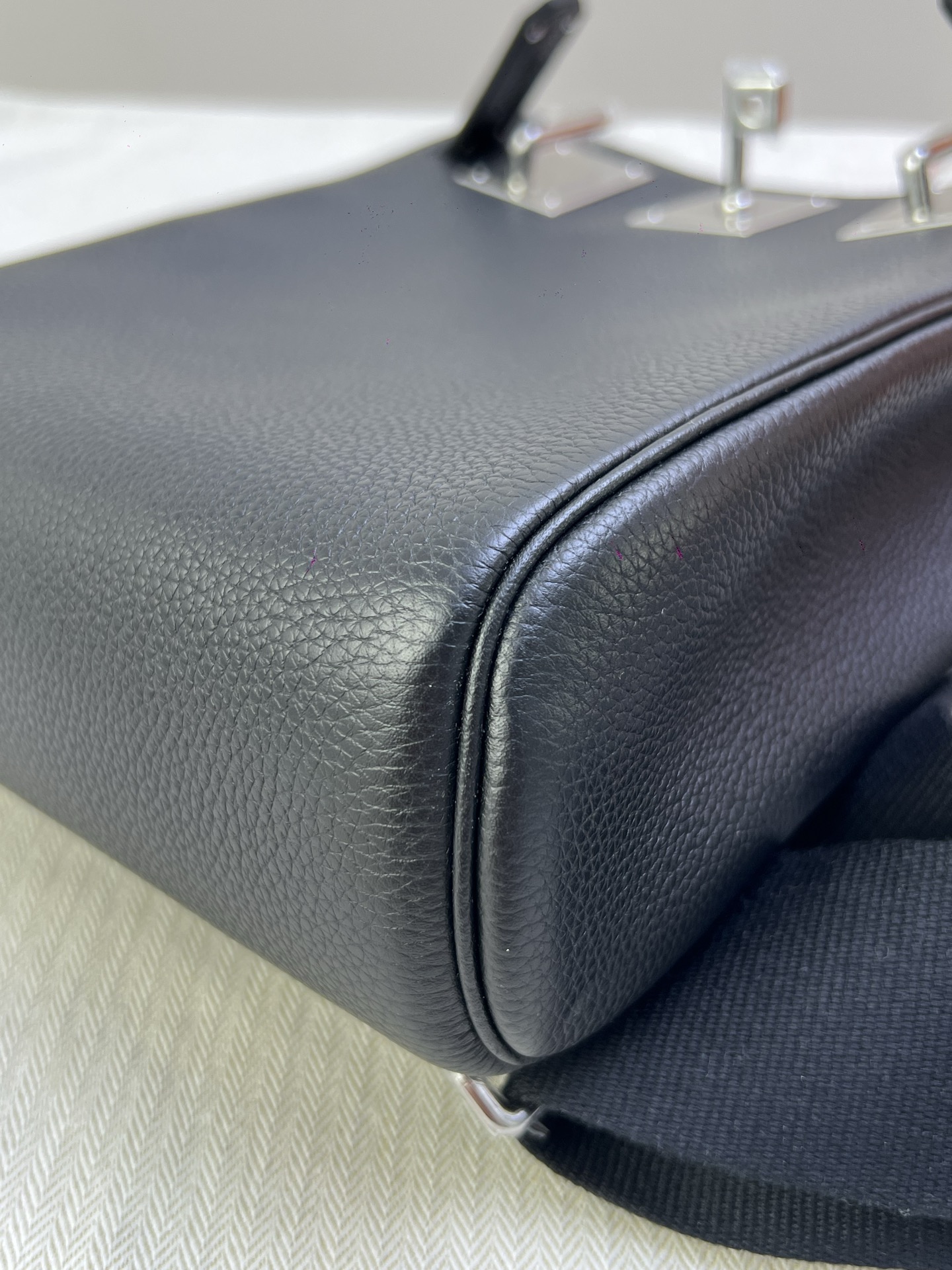 Hermès Model: HAC dos Color: Black with silver buckle Dimensions: 18*28*8 cm