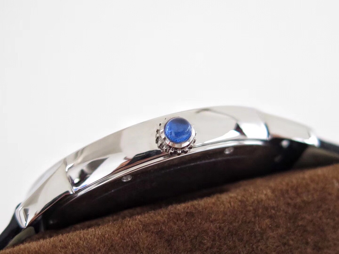 Cartier London Series Ultra-Thin Automatic Dress Watch W670101 Style 42mm × 8.36mm – Roman Dial, Blue Steel Sword Hands & Sapphire Crown