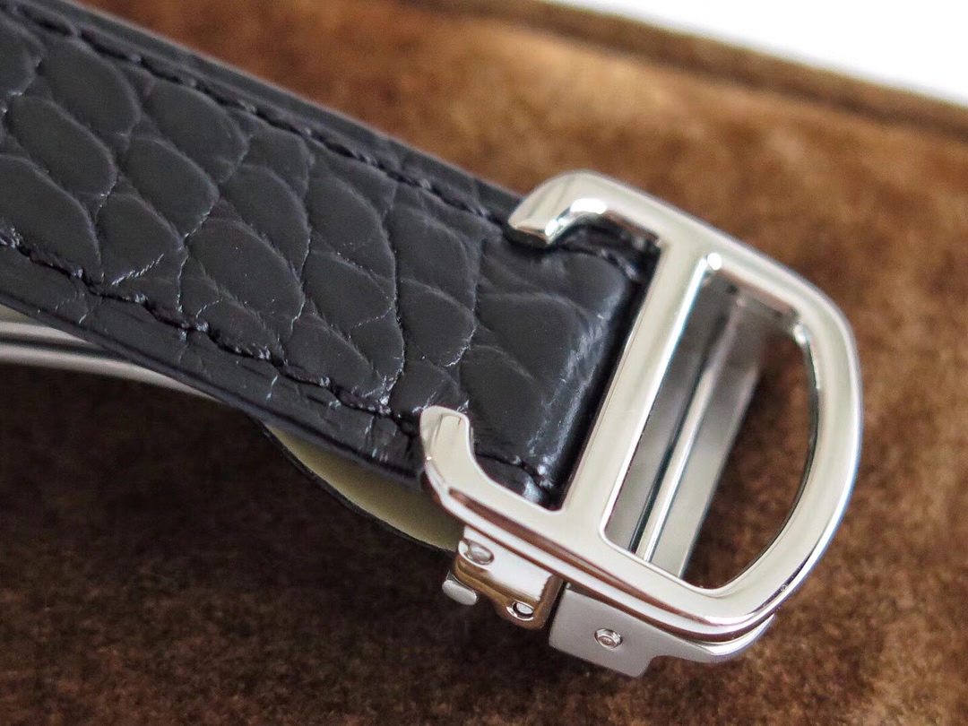 Cartier London Series Ultra-Thin Automatic Dress Watch W670101 Style 42mm × 8.36mm – Roman Dial, Blue Steel Sword Hands & Sapphire Crown