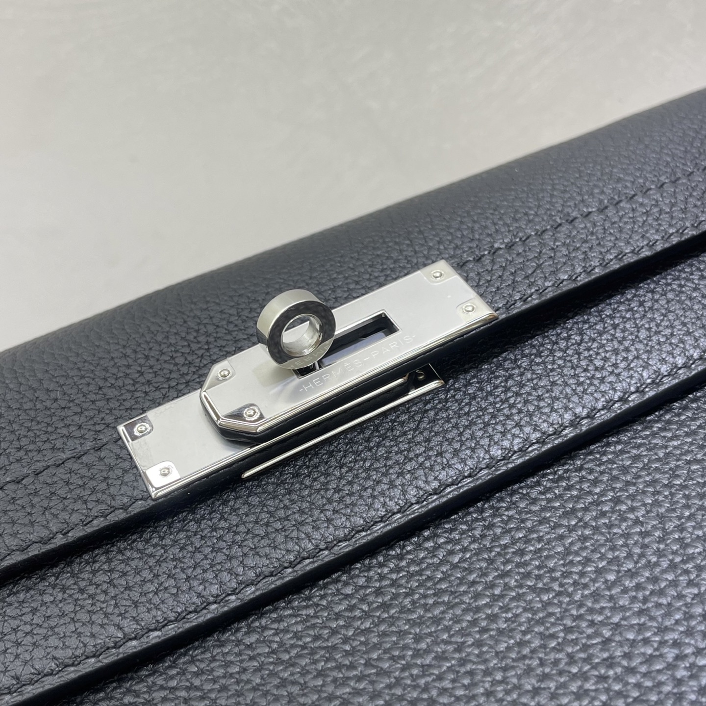 Hermès Model: Depeches 25 Color: Black with silver hardware Dimensions: 25cm x 20cm x 4cm